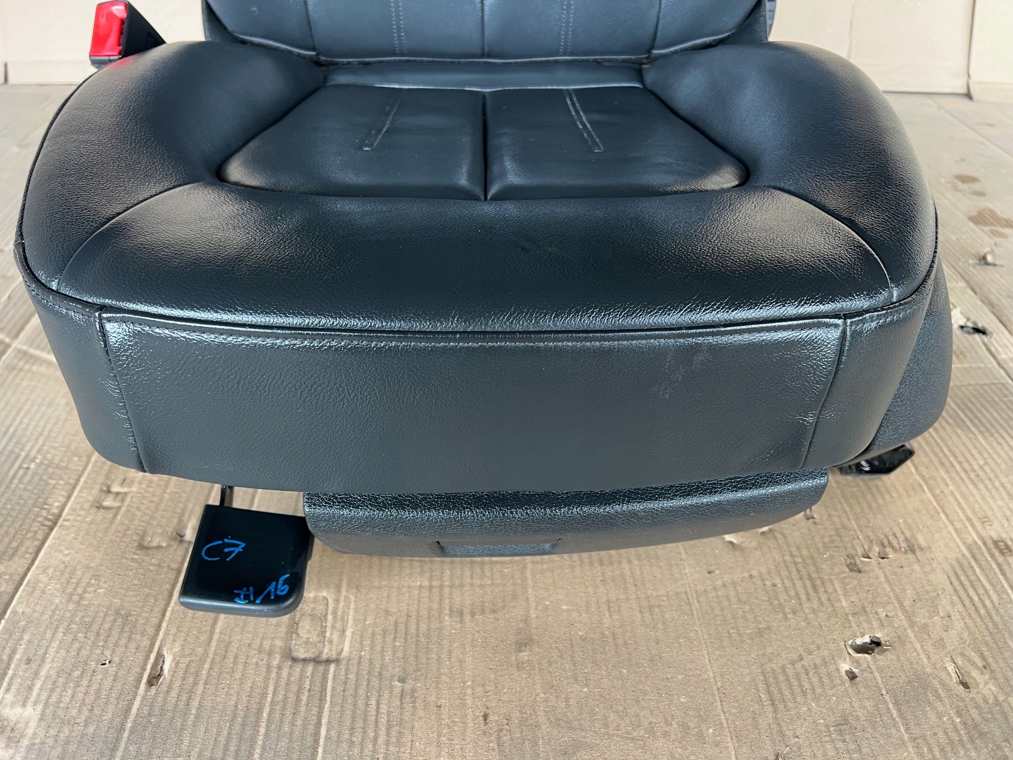 AUDI A6 C7 seat left front driver´s leather