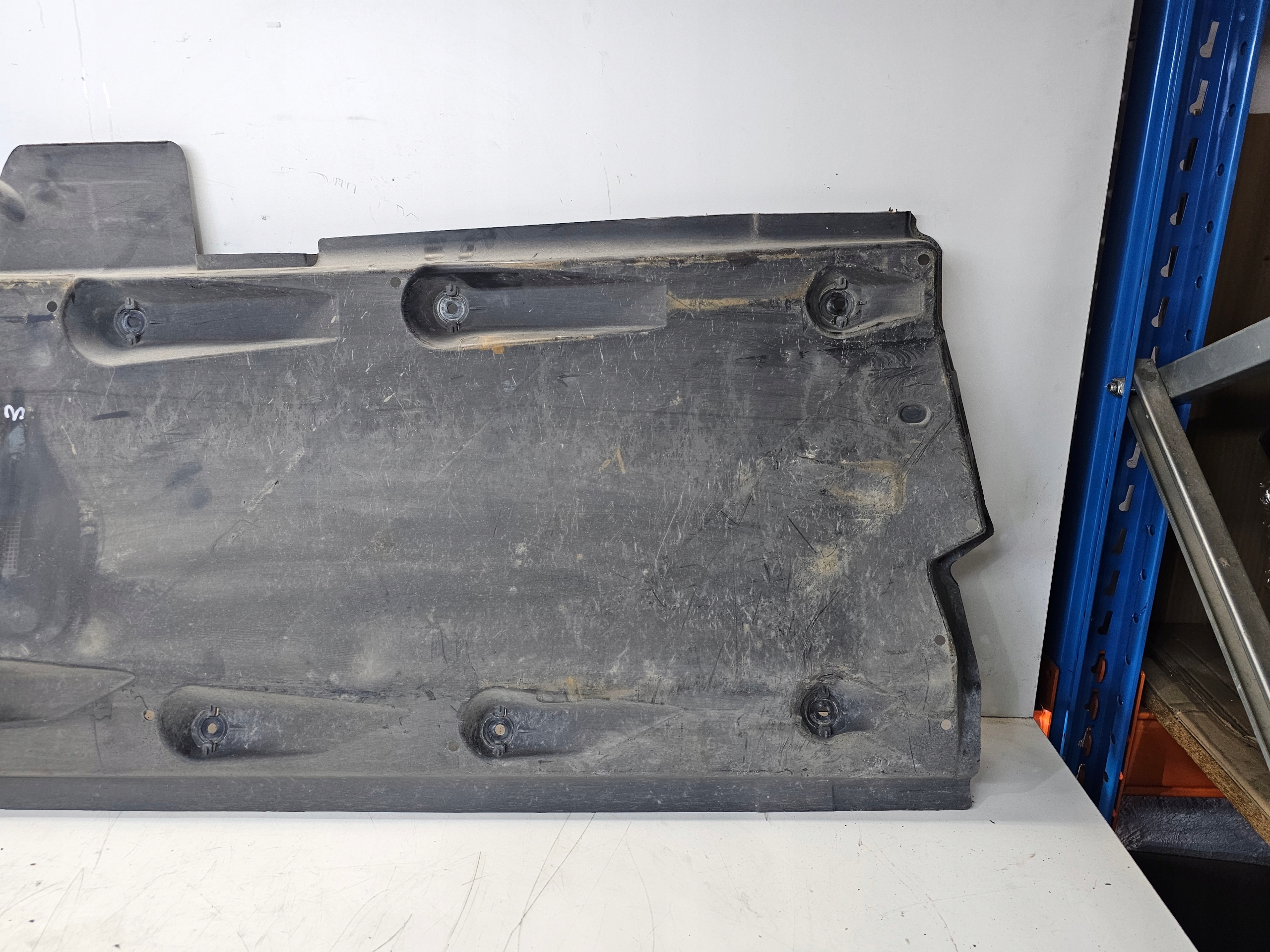 BLENDE ABDECKUNG ABDECKUNG UNTERFAHRSCHUTZ RECHTS AUDI A1 VW 6R0825202