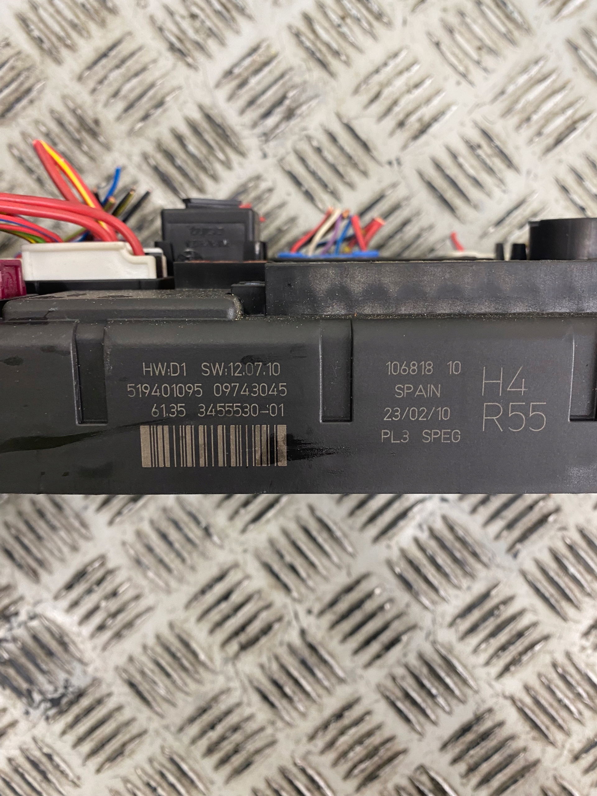 SKRZYNKA BEZPIECZNIKÓW MINI BCM COOPER R55 CLUBMAN 1.6D 3455530-01 Producent części Mini OE