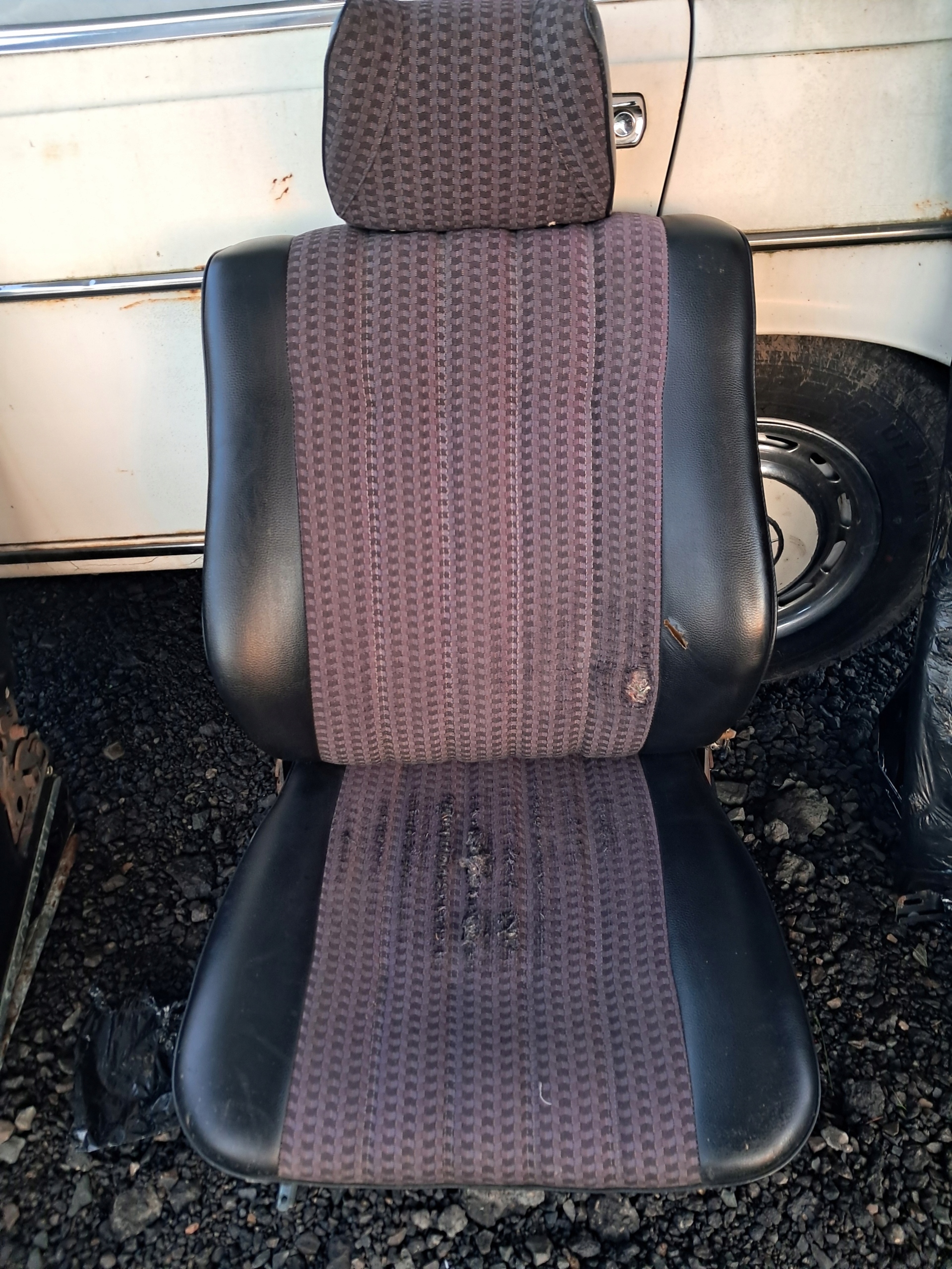 seat front left MERCEDES W123 COUPE 1239103933