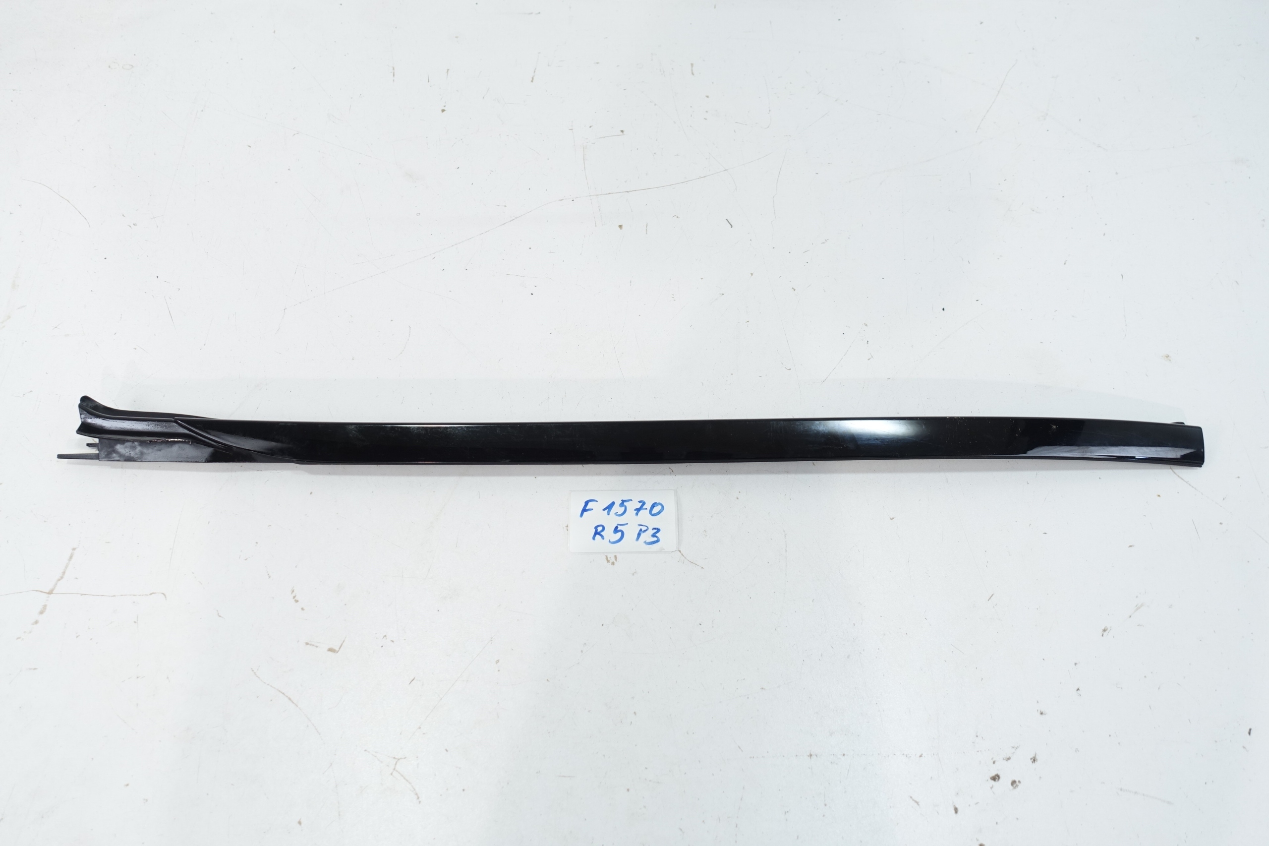 BMW X5 G05 2023- moulding windows CZOLOWEJ left front 7463527