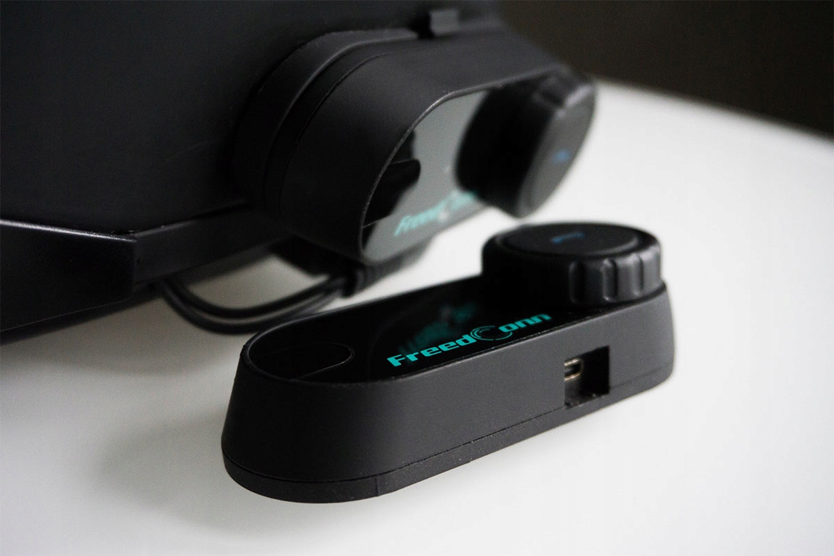 INTERKOM MOTOCYKLOWY BLUETOOTH T-COM SC V3 PRO mówi do nas po POLSKU Typ mikrofonu hybrydowy integralny