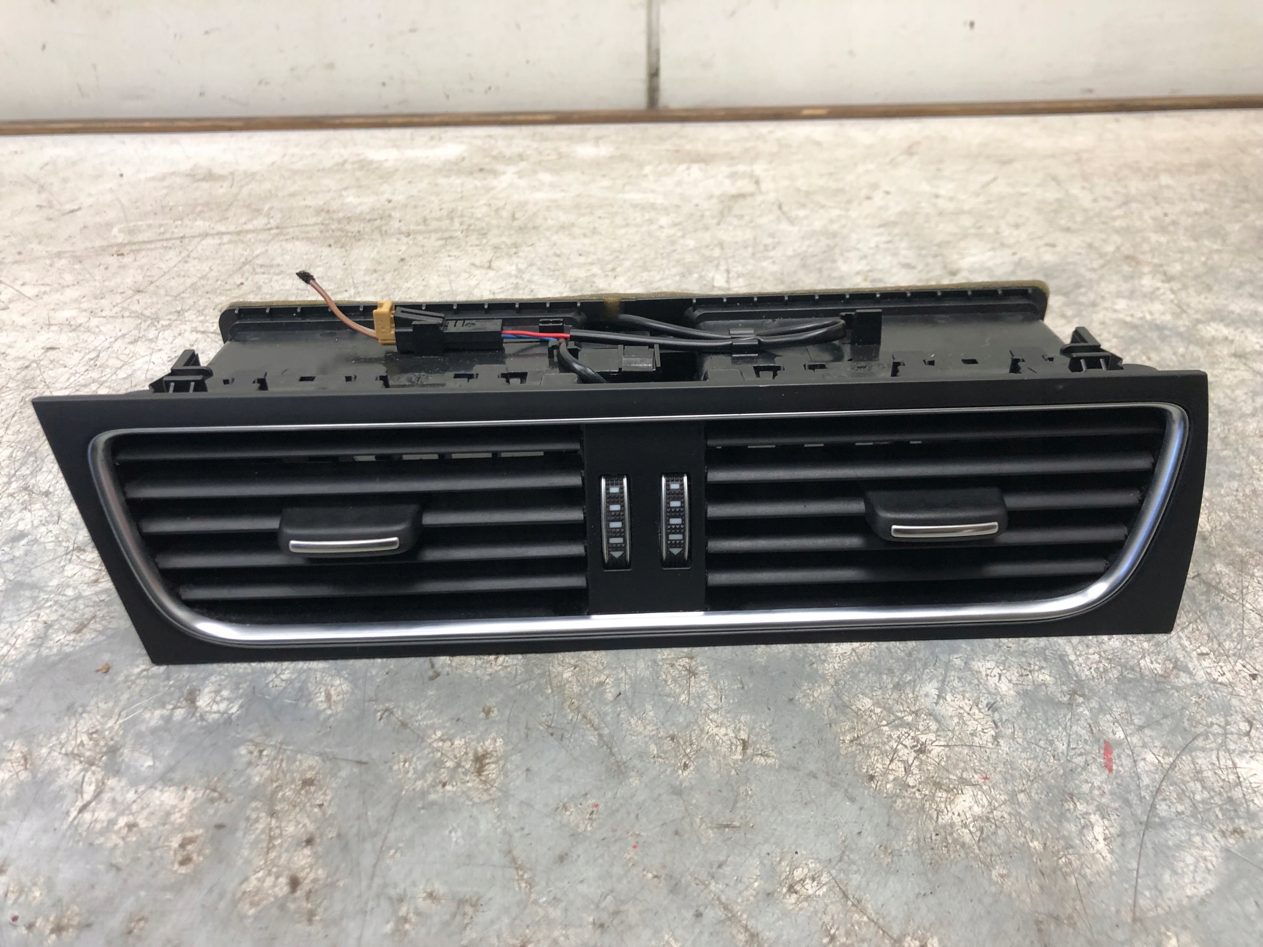 grid air conditioning devices central AUDI A4 B8 LIFT 8T1820951E