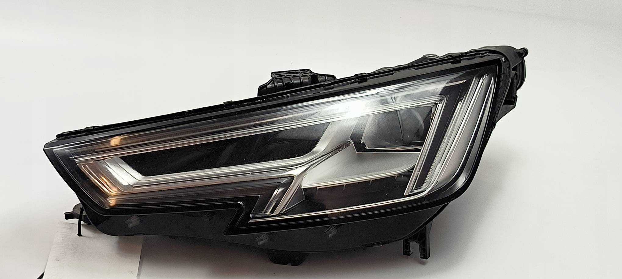 light left front 8W0941033 AUDI A4 B9 S-LINE EU