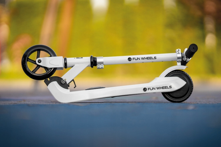 HULAJNOGA ELEKTRYCZNA dla dzieci FUN WHEELS PINK Prędkość maksymalna 12 km/h