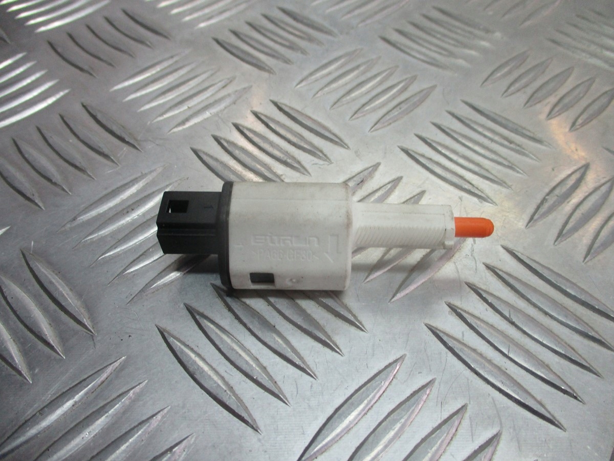 CZUJNIK STOP RENAULT MEGANE III 253200005R