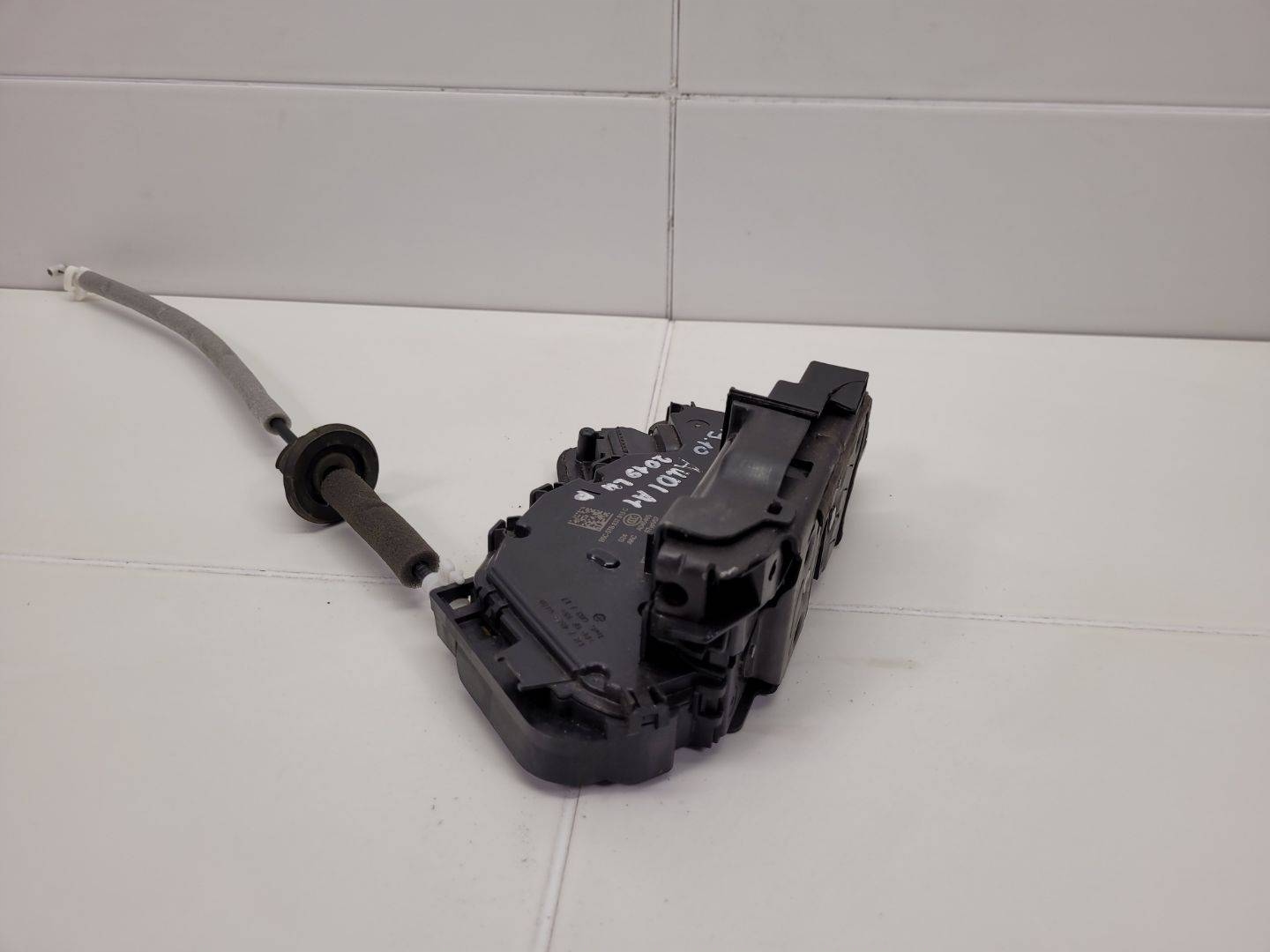 lock door front left side Audi A1 GB 2018 5TB837015C