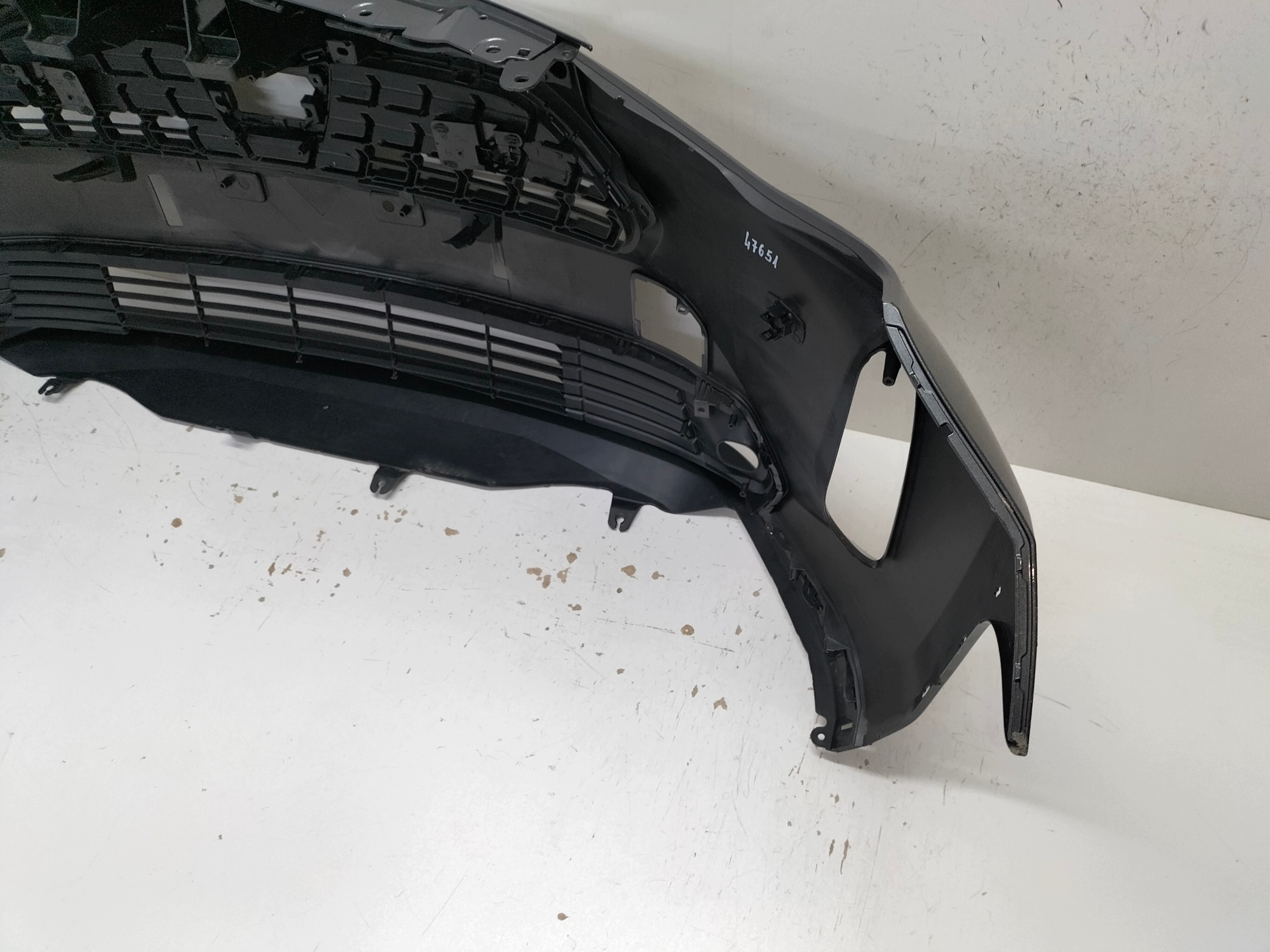 front bumper front TOYOTA YARIS CROSS 20- wersja below sensors PDC
