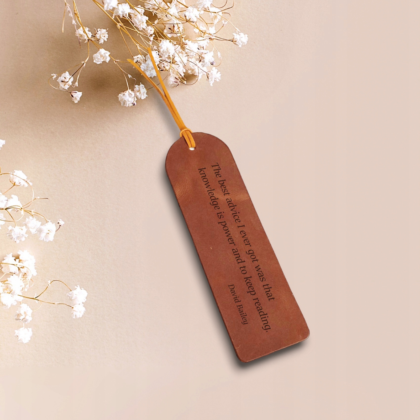 Záložka do knihy s gravírováním personalizovaná s věnováním kožená