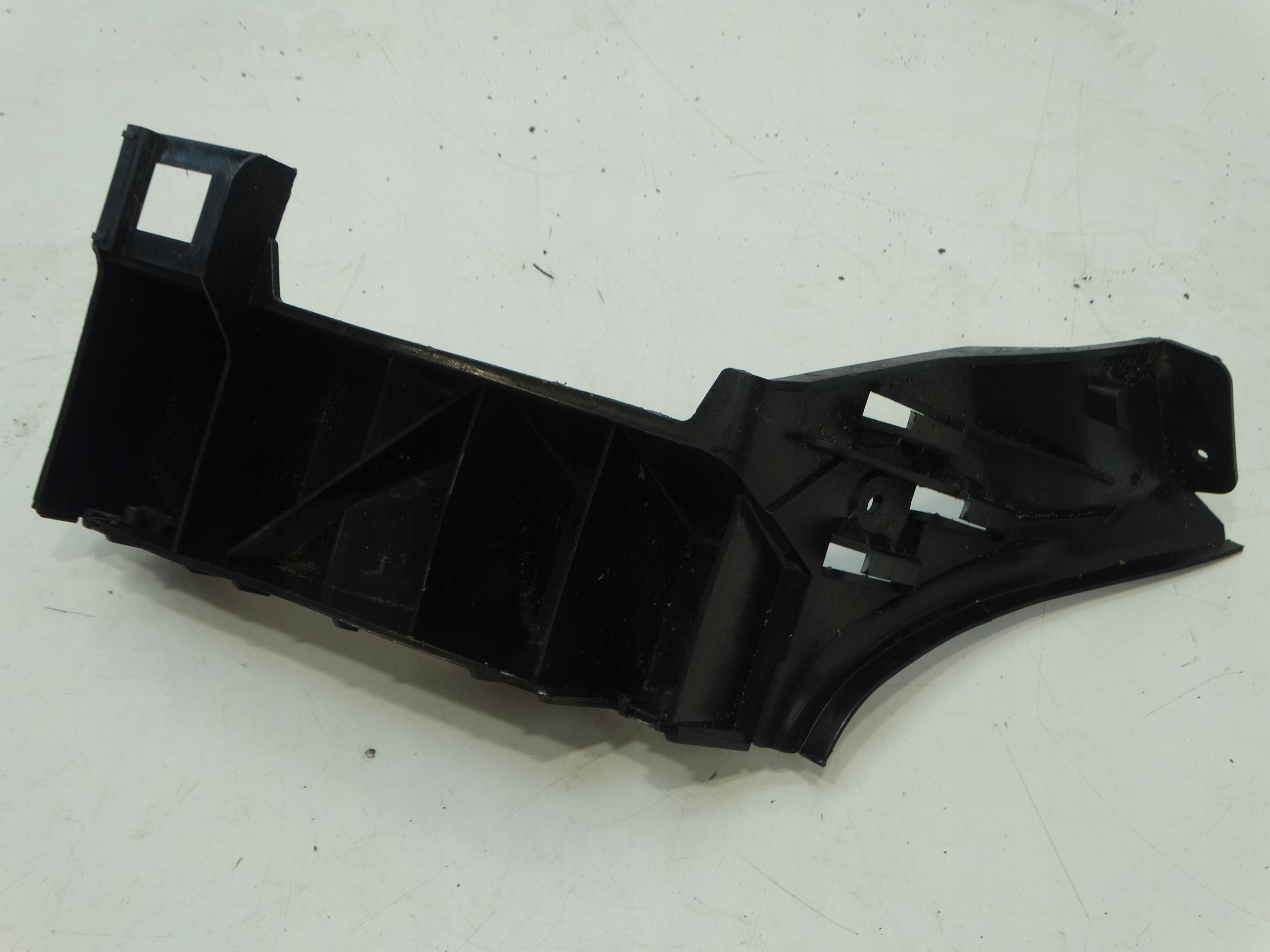 bumper bracket left rear part VOLKSWAGEN POLO IV 9N 6Q6807375
