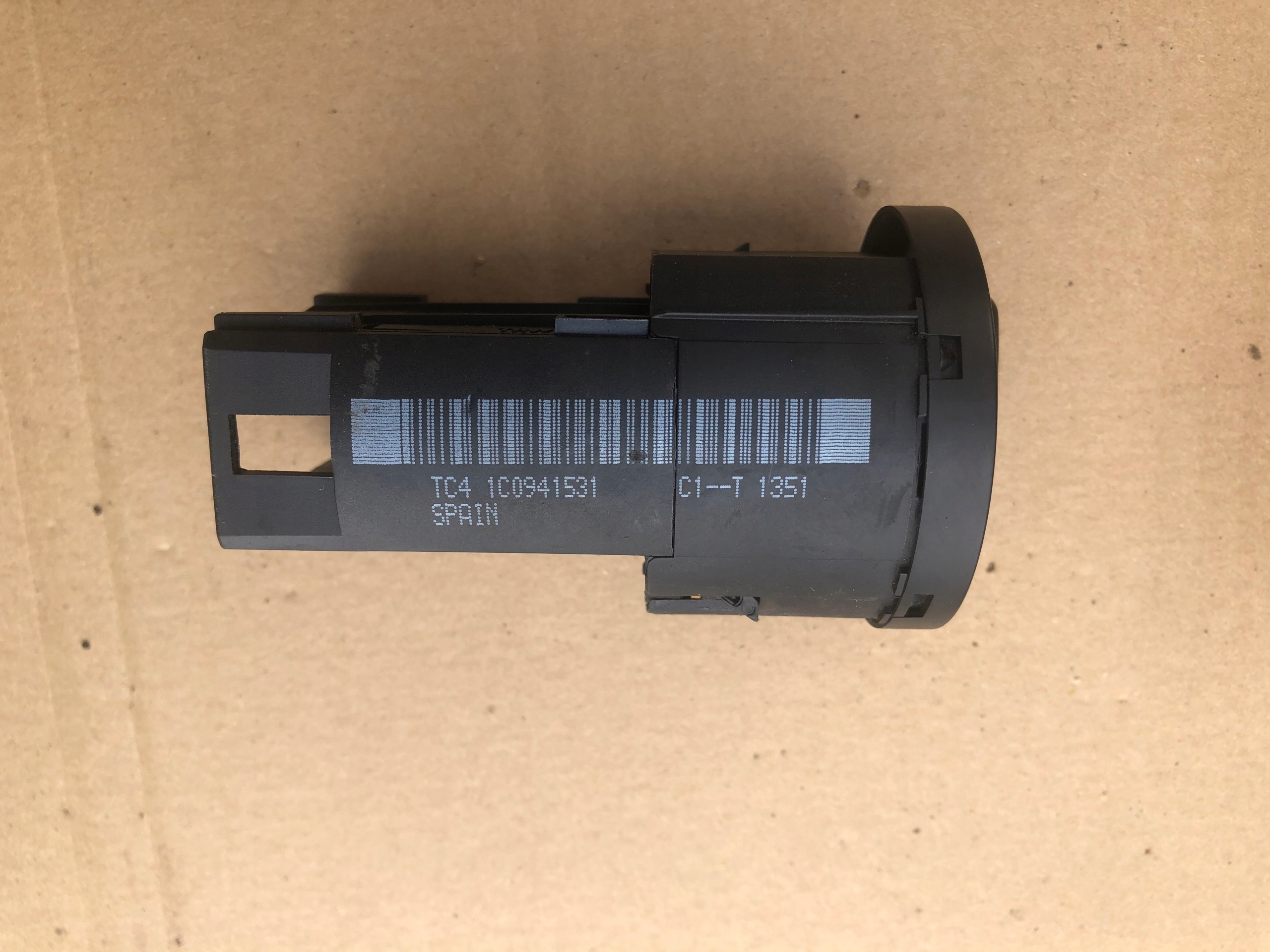 PRZEŁĄCZNIK ŚWIATEŁ VW VOLKSWAGEN GOLF IV BORA Producent części Volkswagen OE