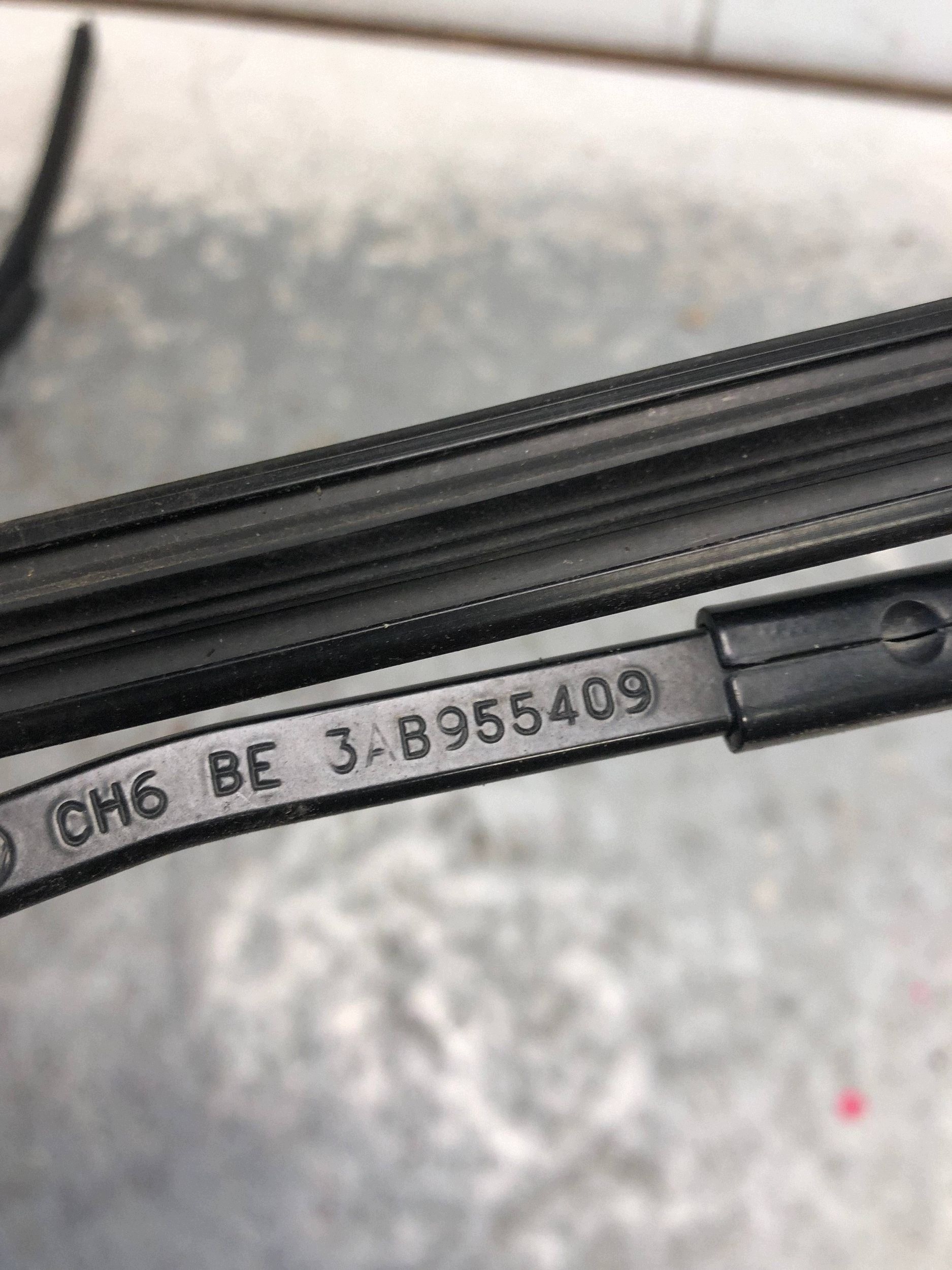 Bracci tergicristallo KOMPLET VW PASSAT B7 3AB955410 3AB955409