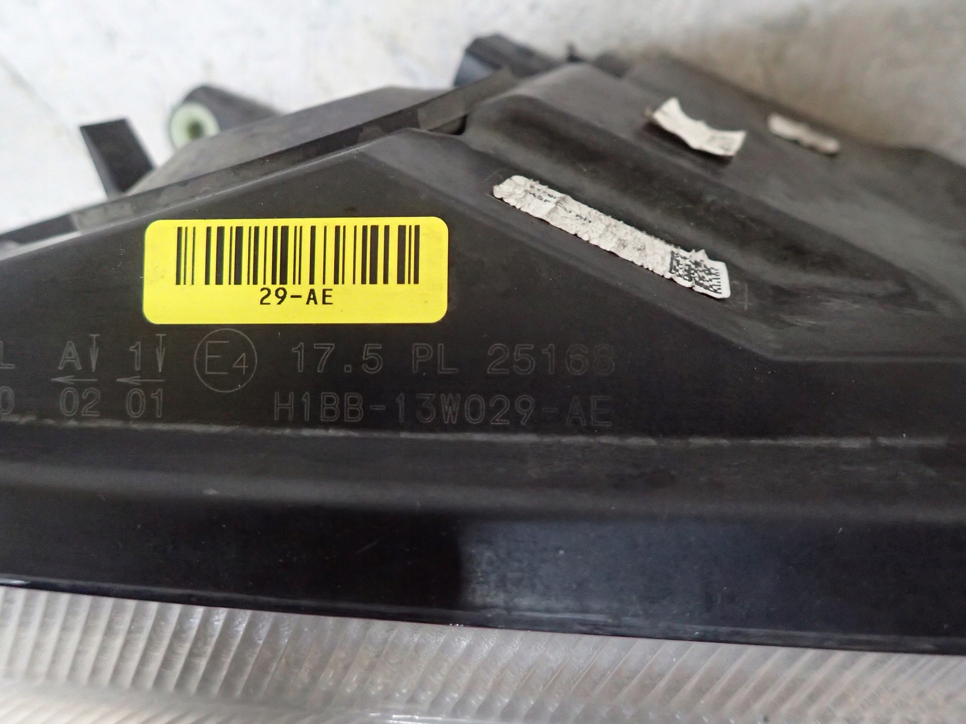 light right REFLEKTOR FORD FIESTA MK8 VIII 2017