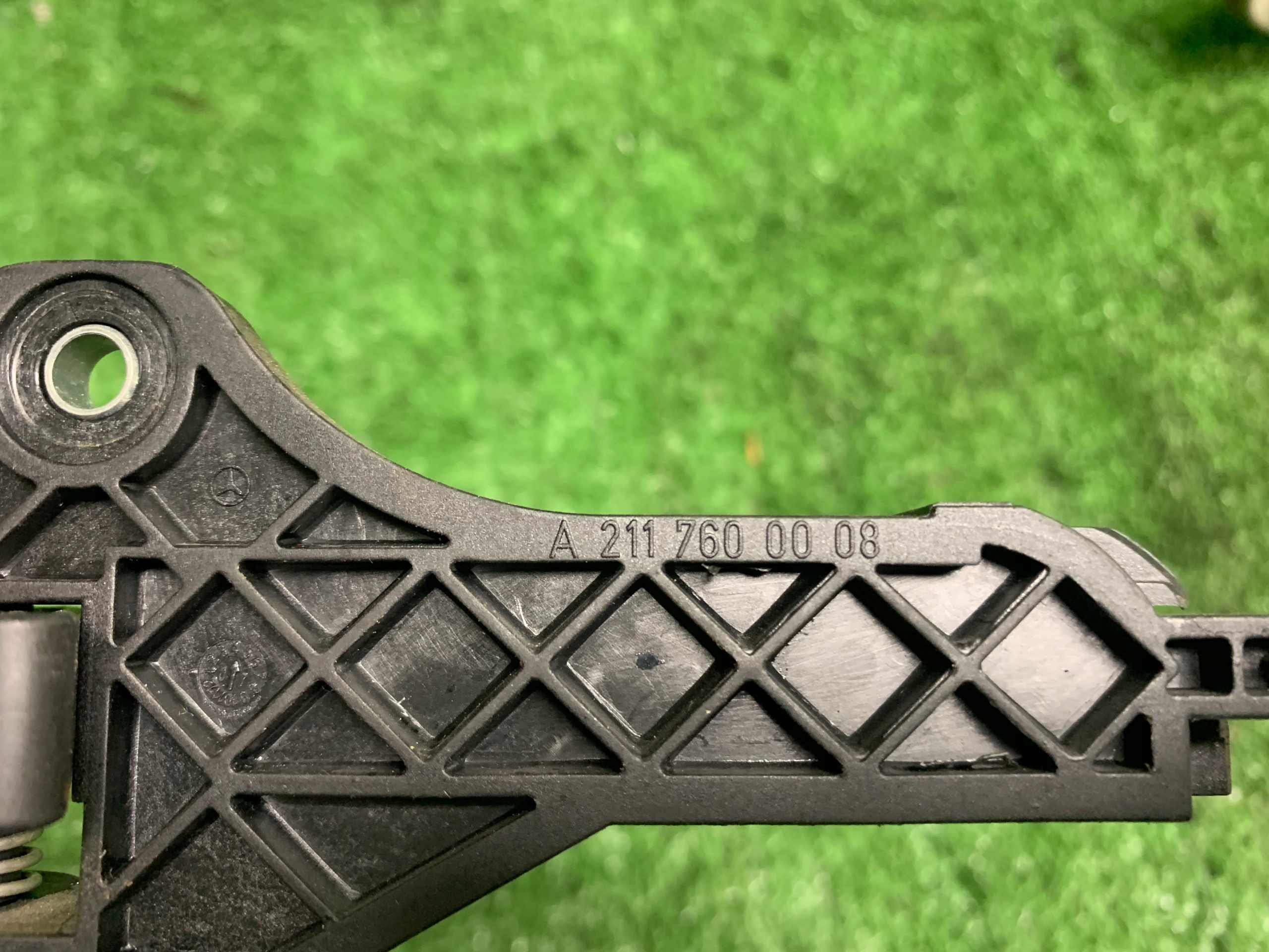 handle inner rear Mercedes-Benz E W211 A2117600008