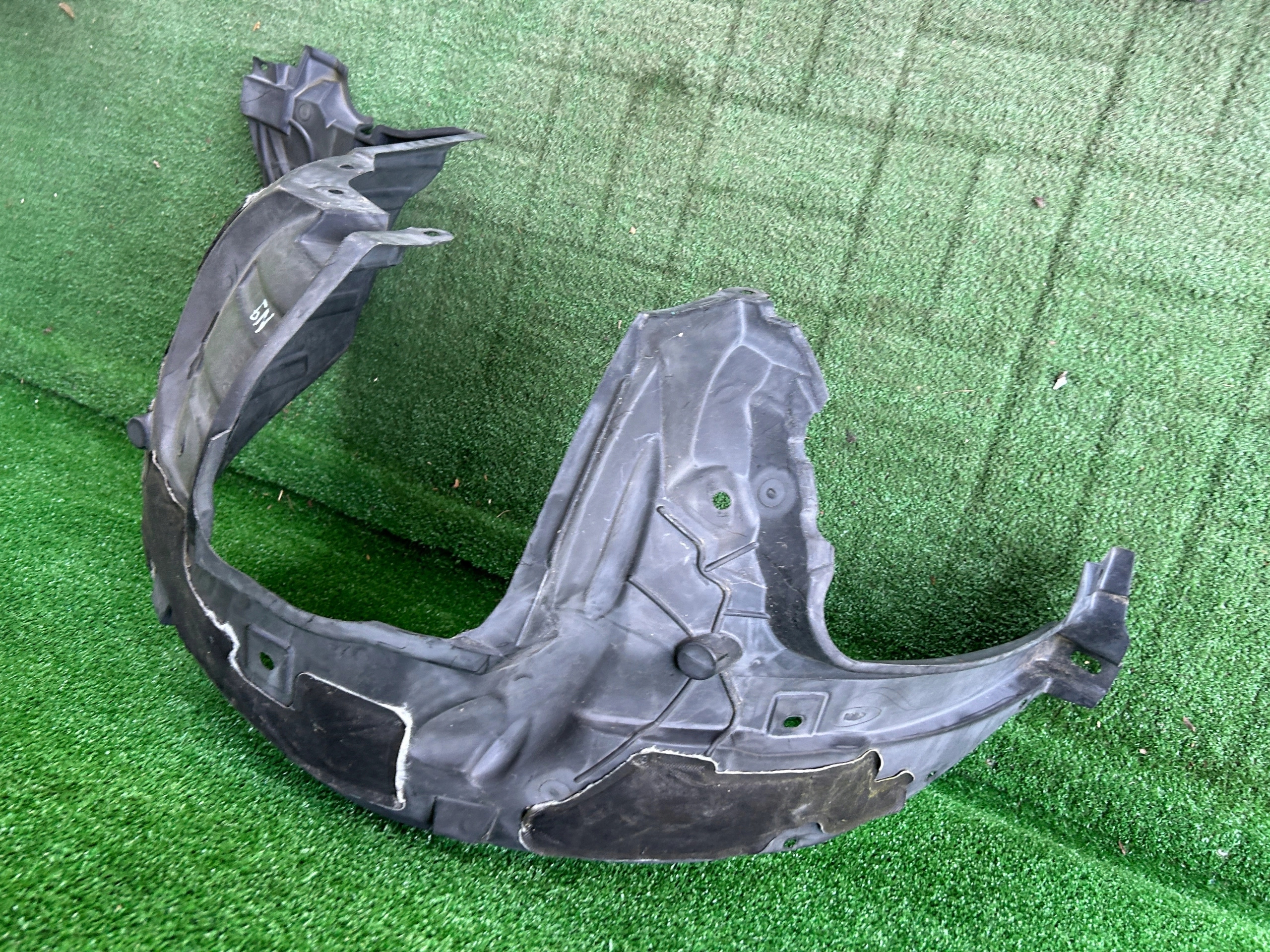 RENAULT KOLEOS and mudguard front left front 63843JY00A
