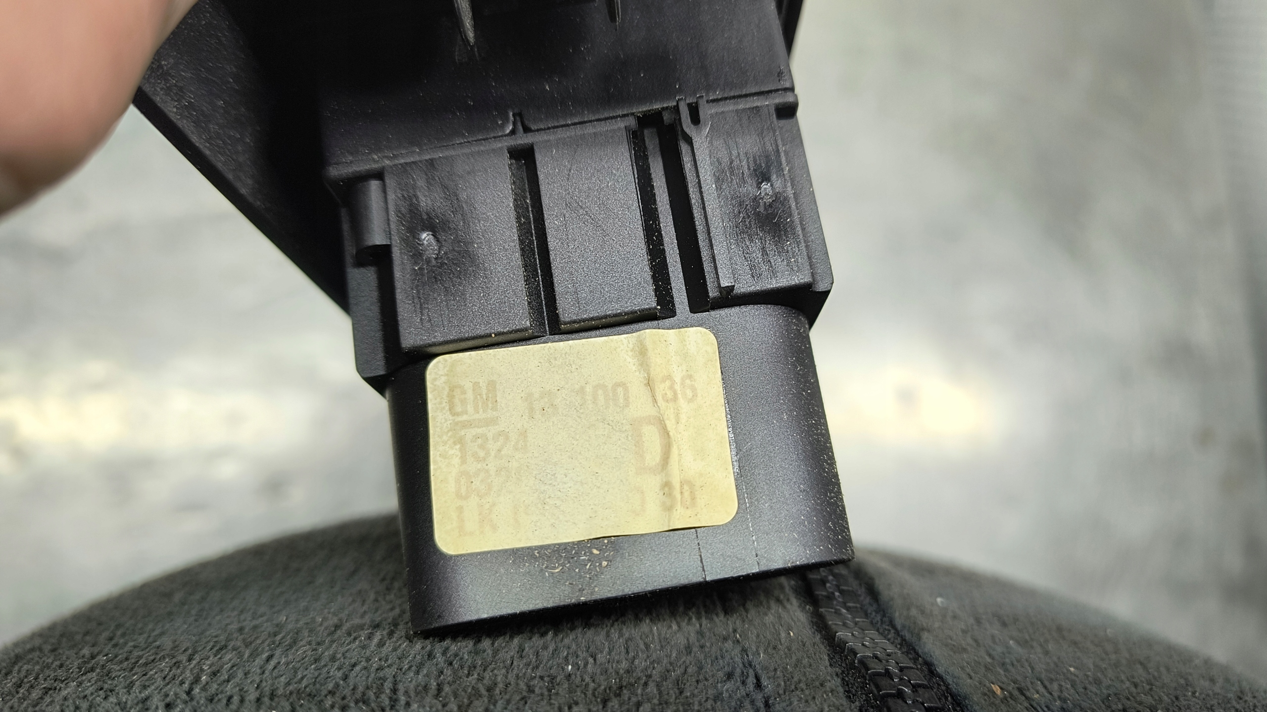 OPEL ASTRA H 2005r switch switch of the lights 13100136