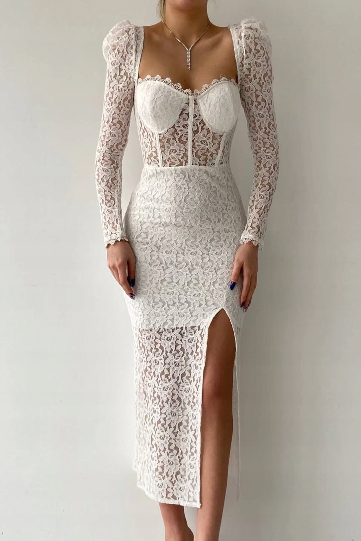 Bílá Krajková Šaty Elegantní MIDI S Dlouhým Rukávem A Rozparkem 5GA
