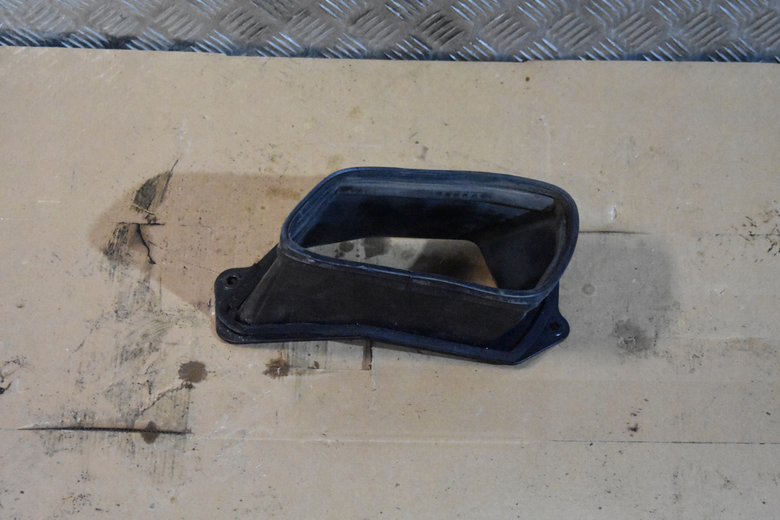 IDEALNY intake drain air left PORSCHE 982 718 1