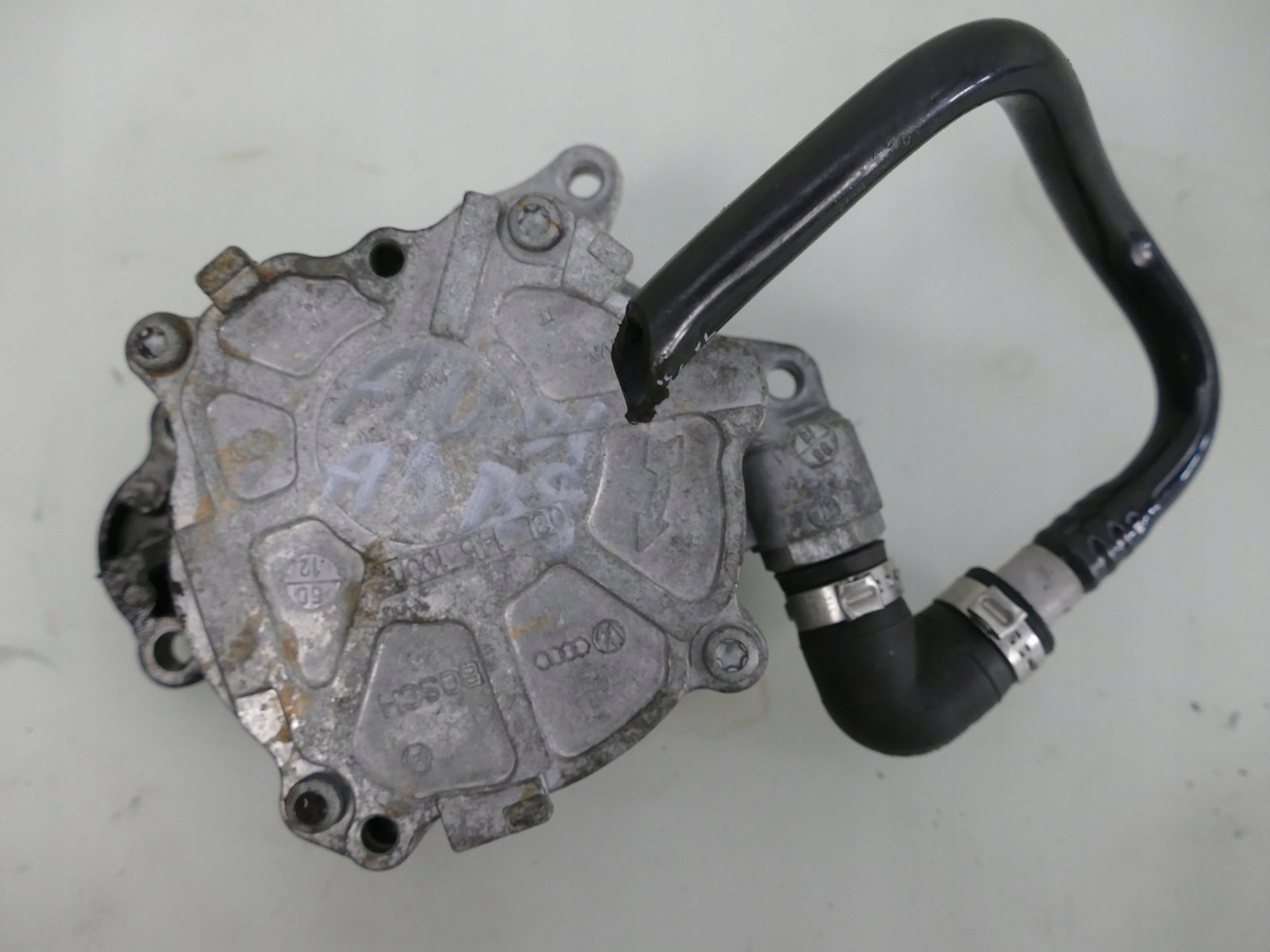 Audi OE 03L145100 насос вакум