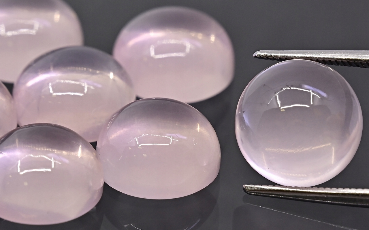 Růženín Aa kulatý kabošon fi 9 mm