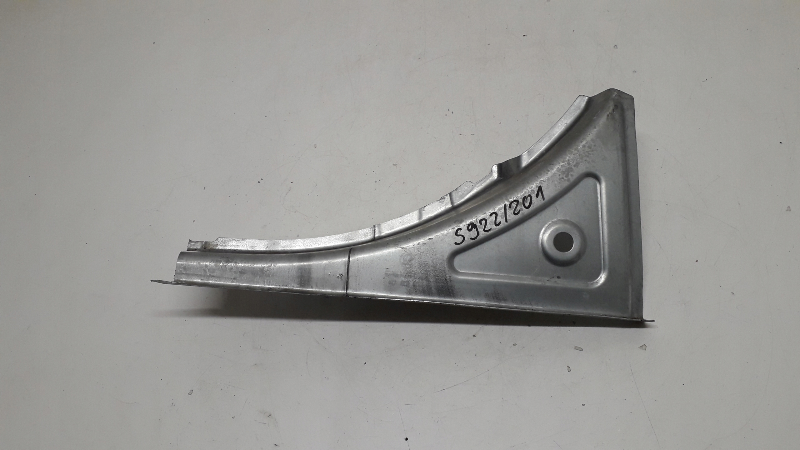 SKODA SUPERB 2 II POSZYCIE FARTUCH PRAWY PRZÓD