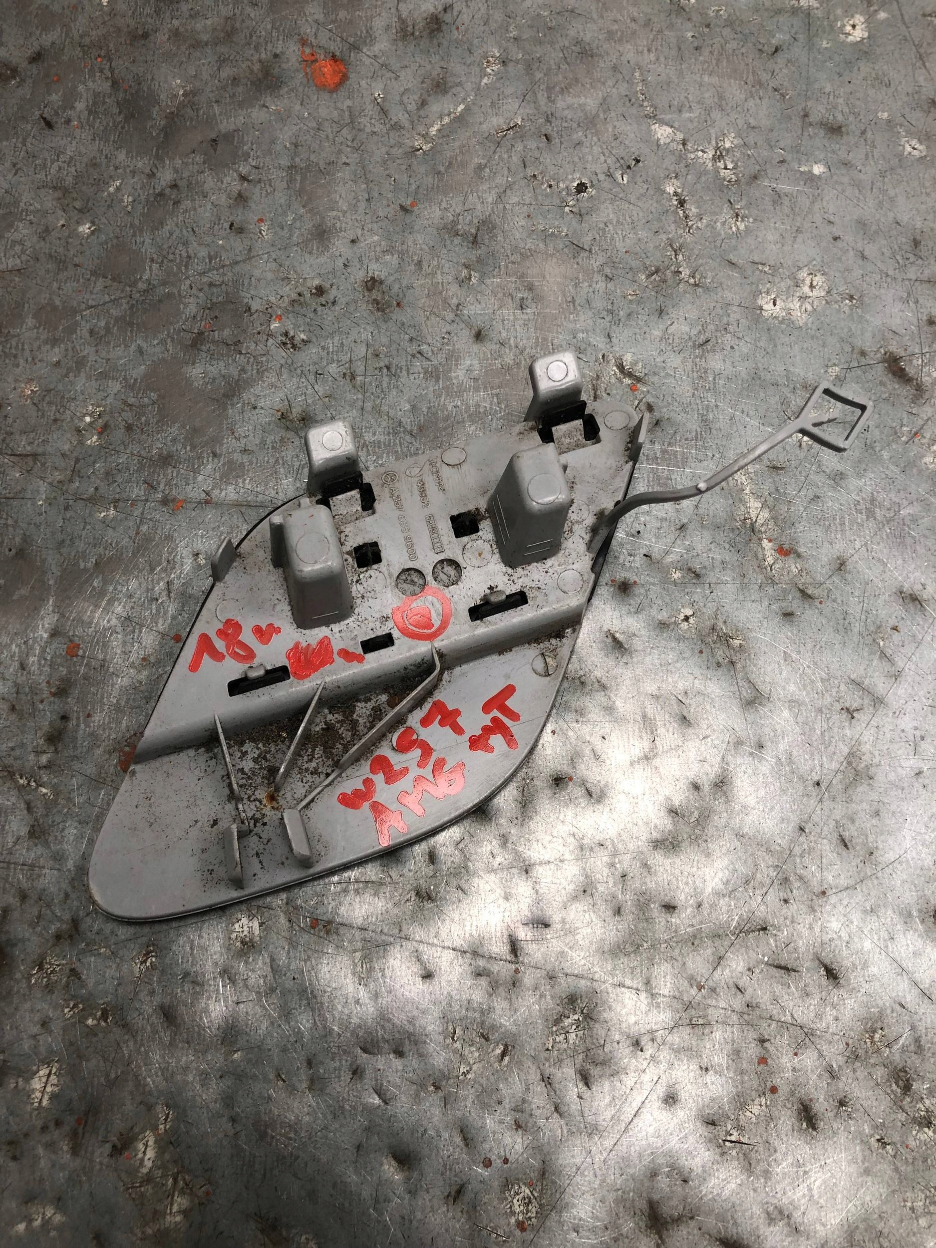 Abschleppöse heck MERCEDES W257 AMG A2578859600