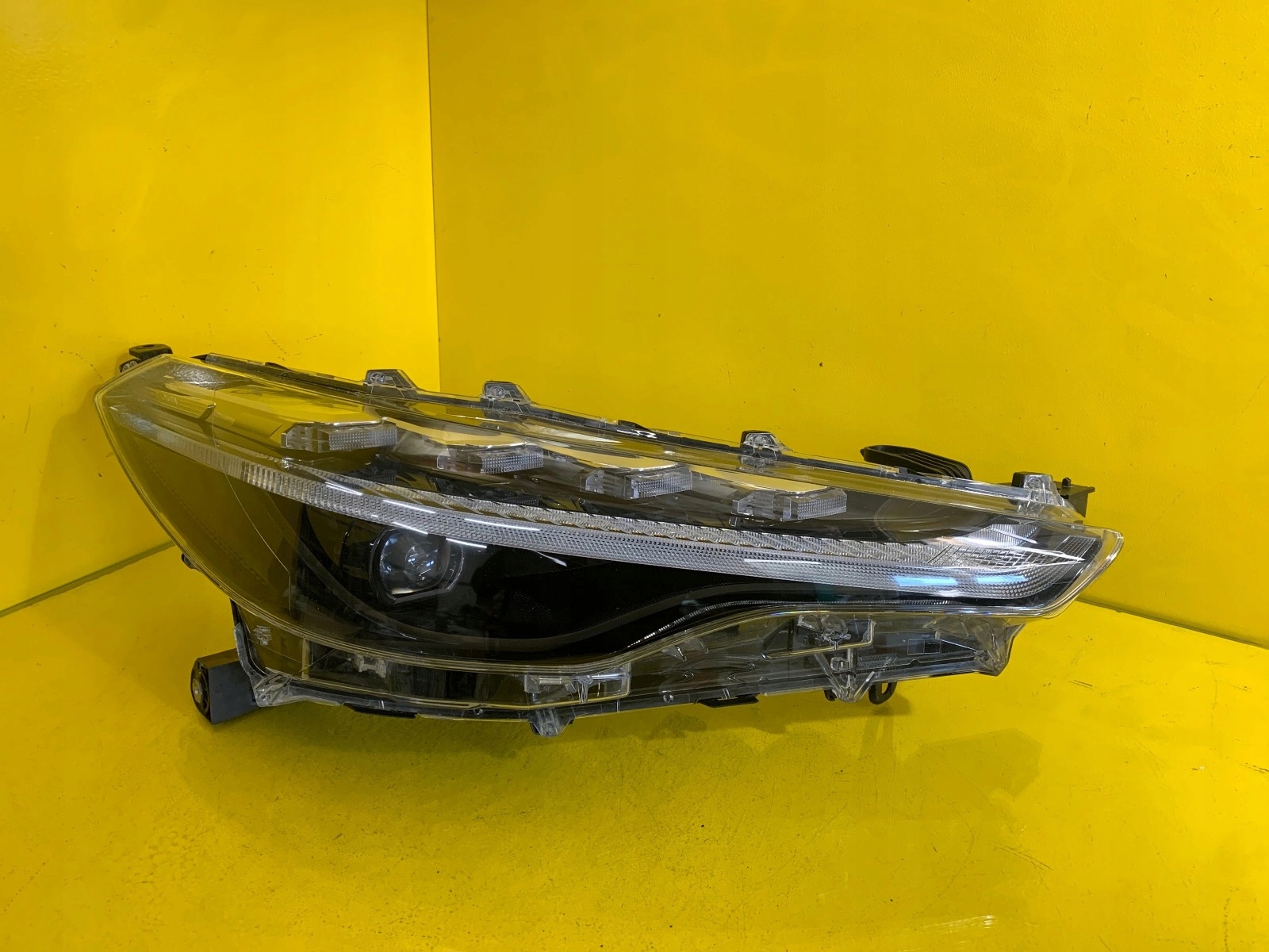 light front right TOYOTA COROLLA CROSS 23- FULL LED