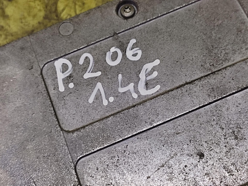 PEUGEOT 206 control unit of the engine 9657137180