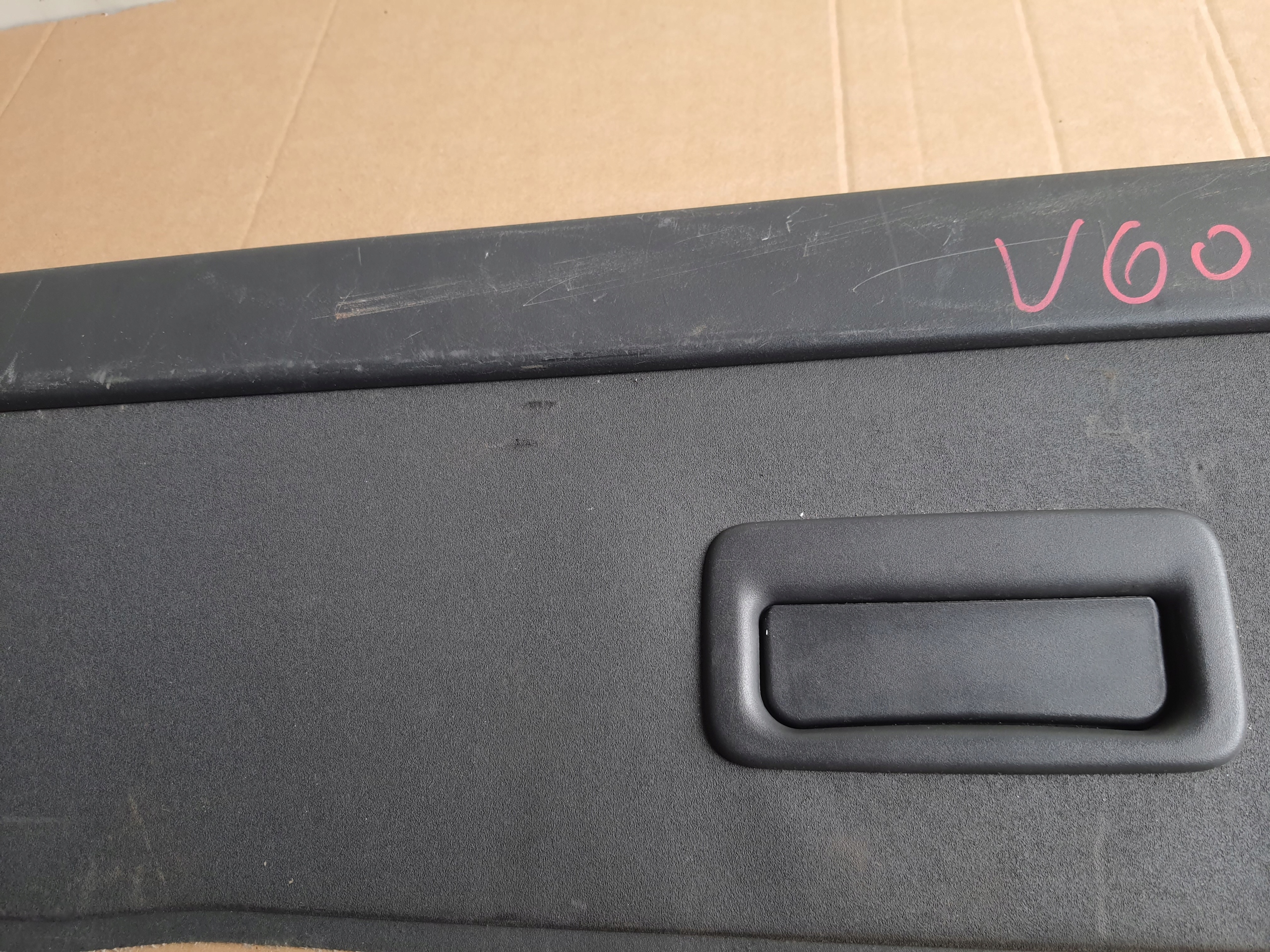 VOLVO V60 II 10-18 blinds boot