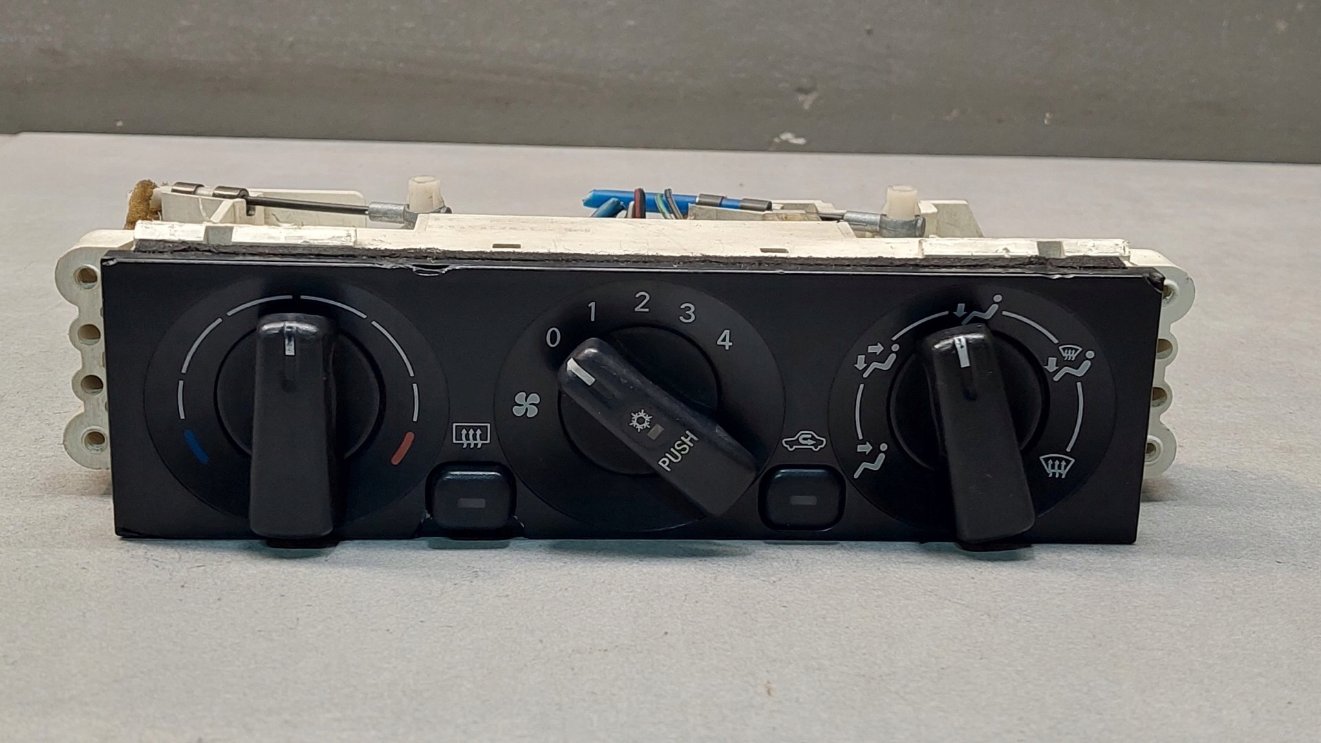comandi clima SPACE WAGON III MR398658