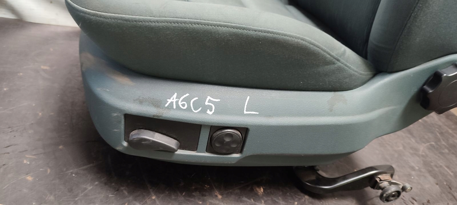 seat front left driver´s Audi A6 C5 sedan