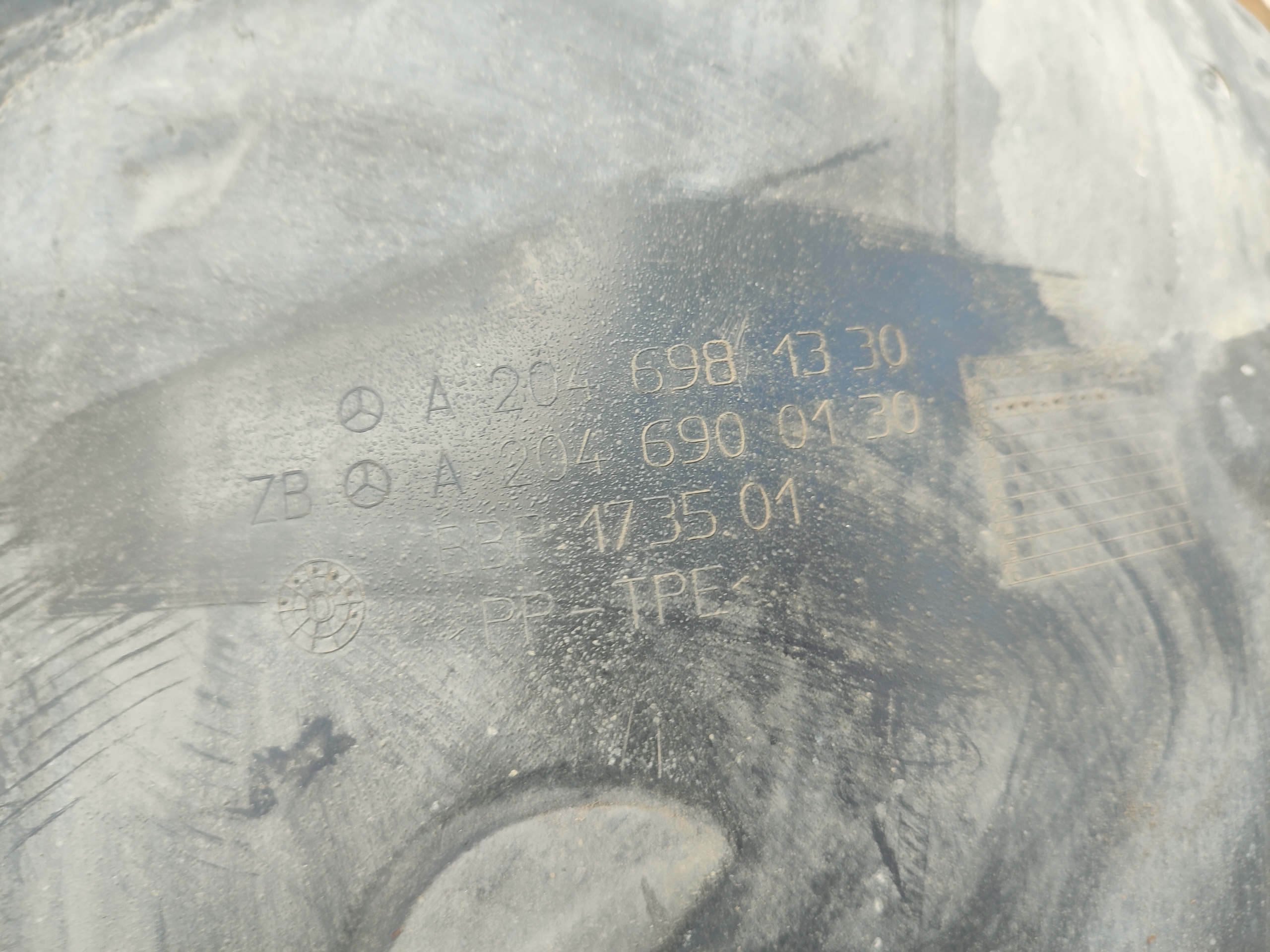 mudguard left front front MERCEDES W204 A2046900130 A2046981330
