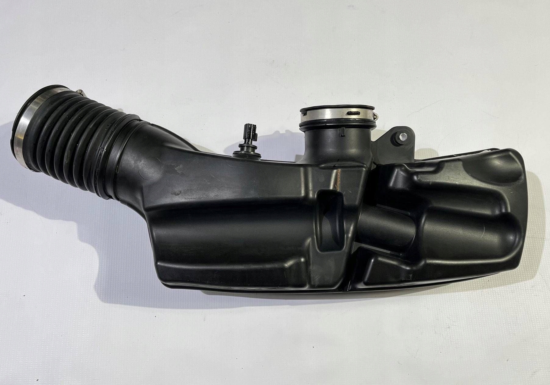 Rezonator air hose tube Dodge Durango 5.7 Hemi R/T 2014