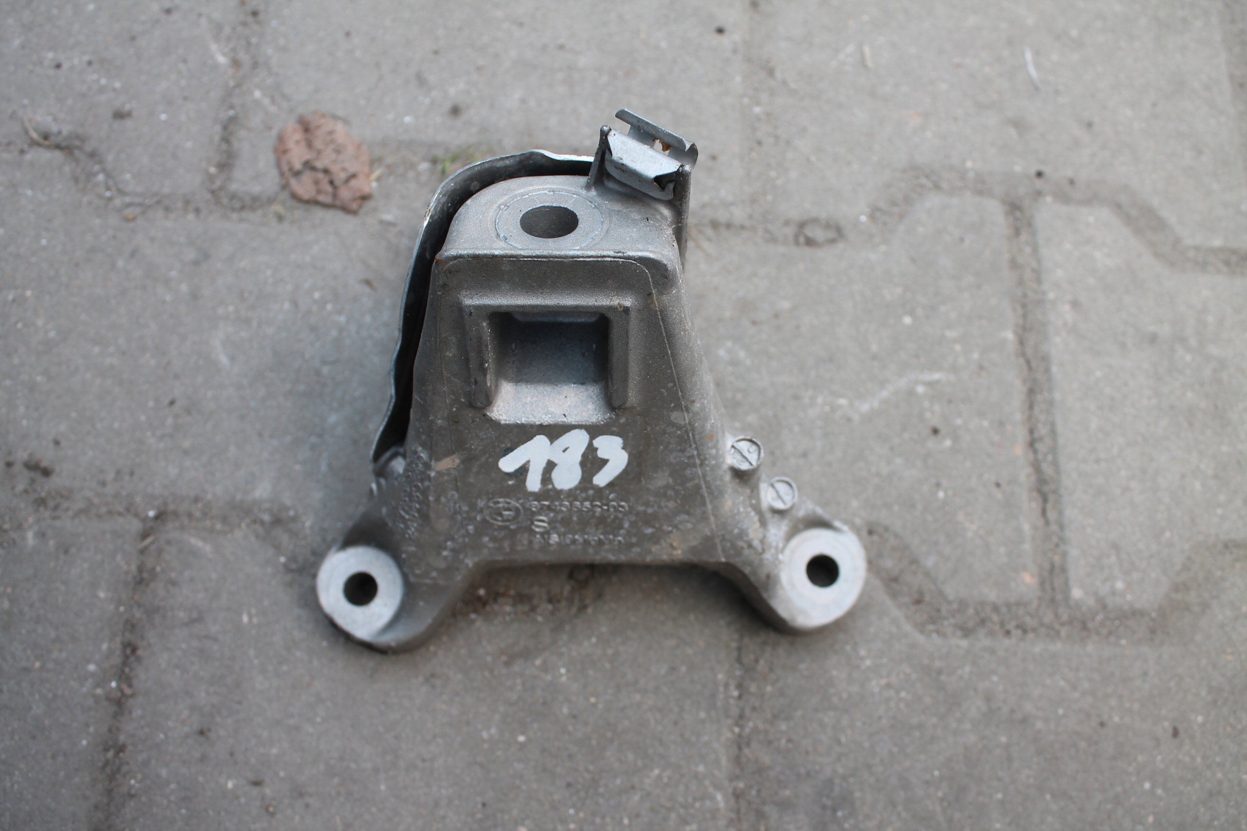183. holder engine mount BMW 8743652