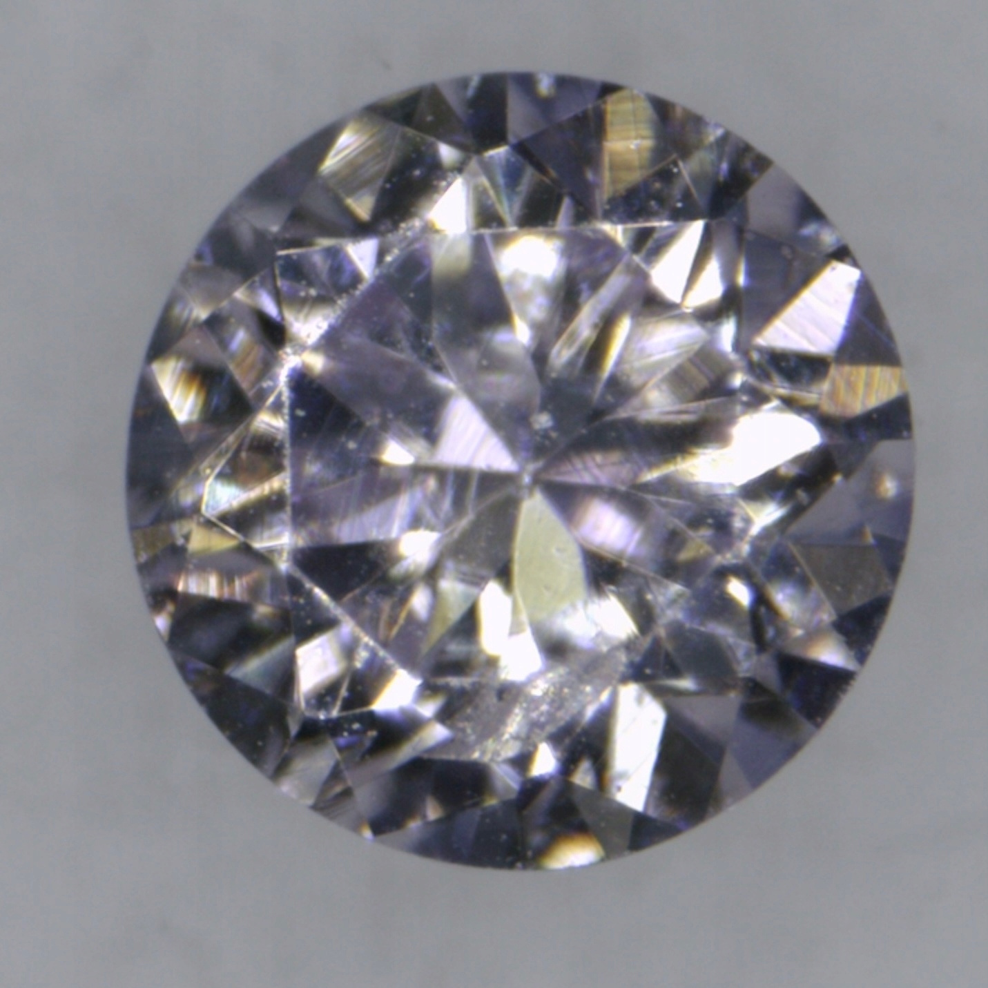 Přírodní diamant <0.01 ct Fialový SI2 Briliant certifikát Wbd