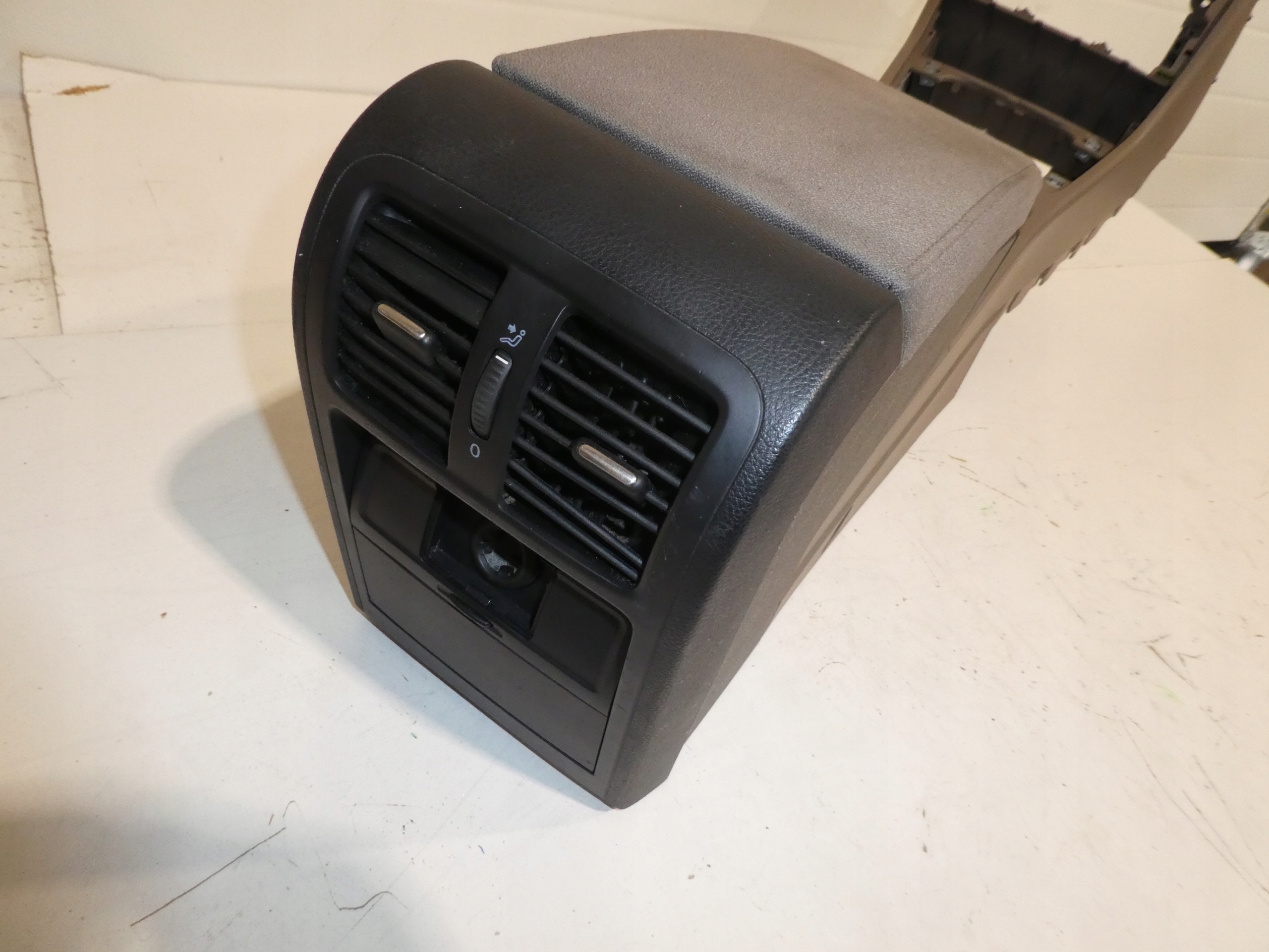 TUNEL BRACCIOLO VW PASSAT B6 3C0