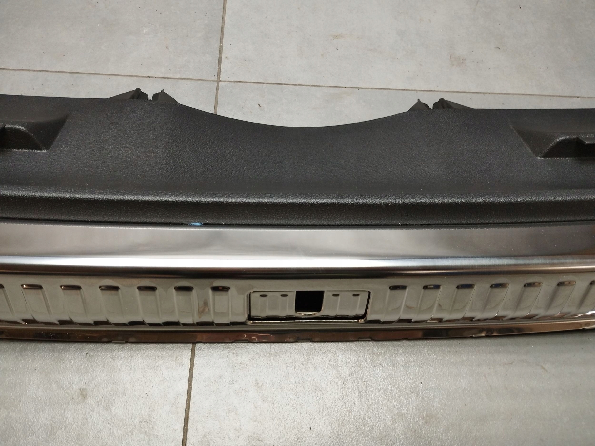 Audi Q3 F3 83A cap of the threshold boot 83A864483B
