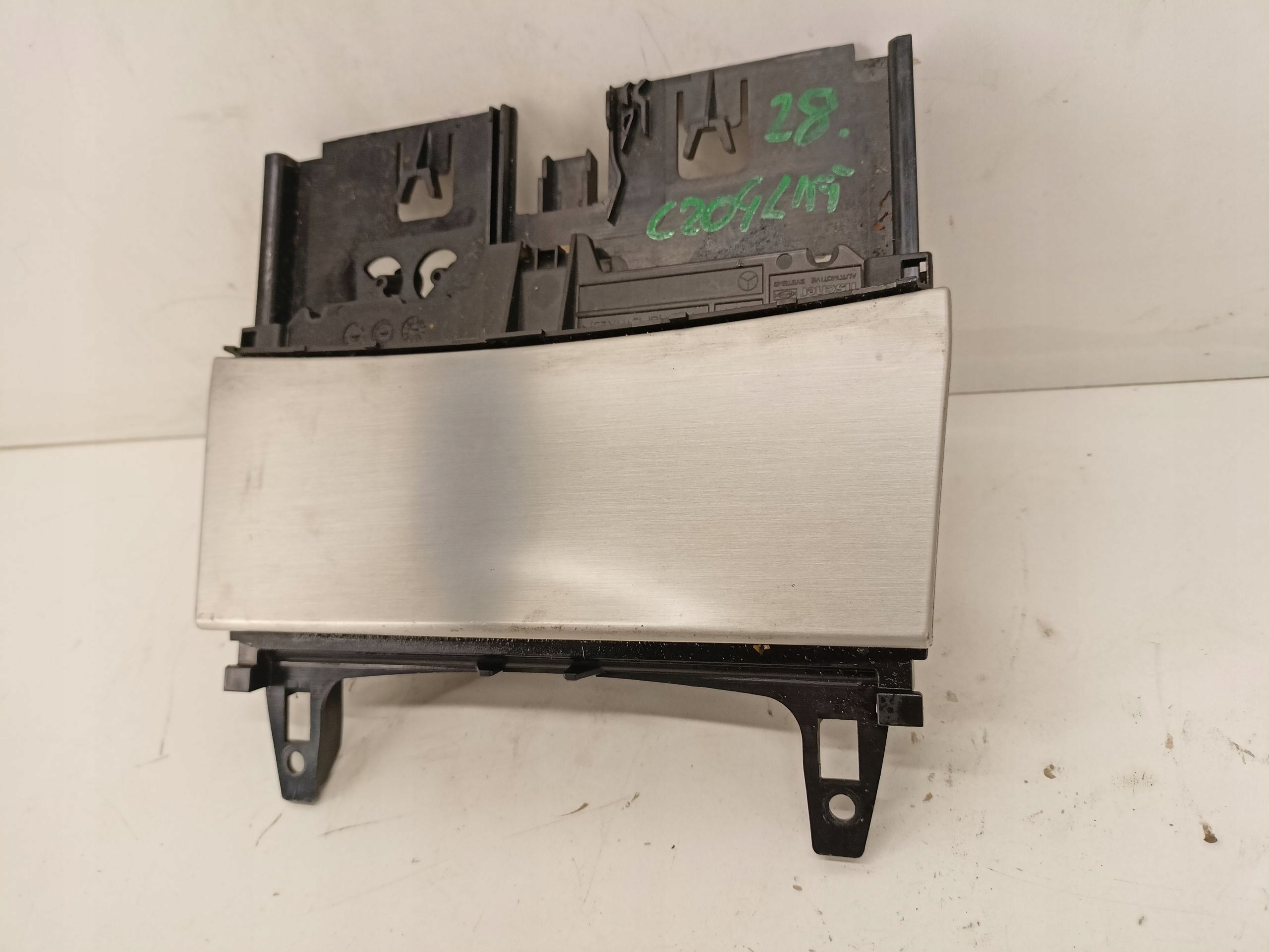 Mercedes C klasa 204 ashtray adapter dekor