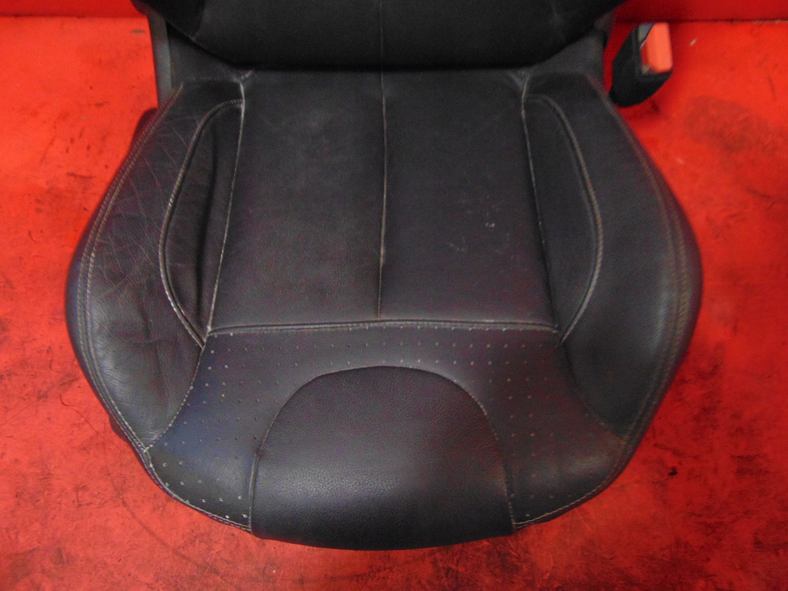 PEUGEOT 2008 and seats side leather GRZANE