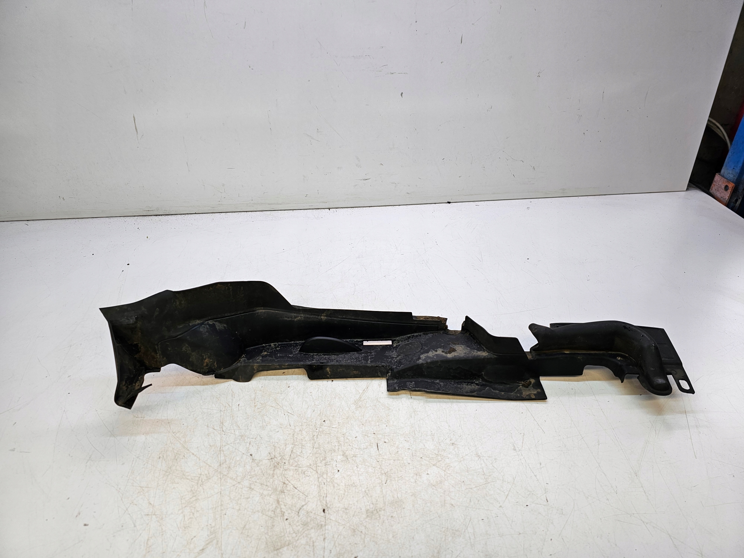 couverture aile PRAWAE AUDI A4 B9 8W0821170C