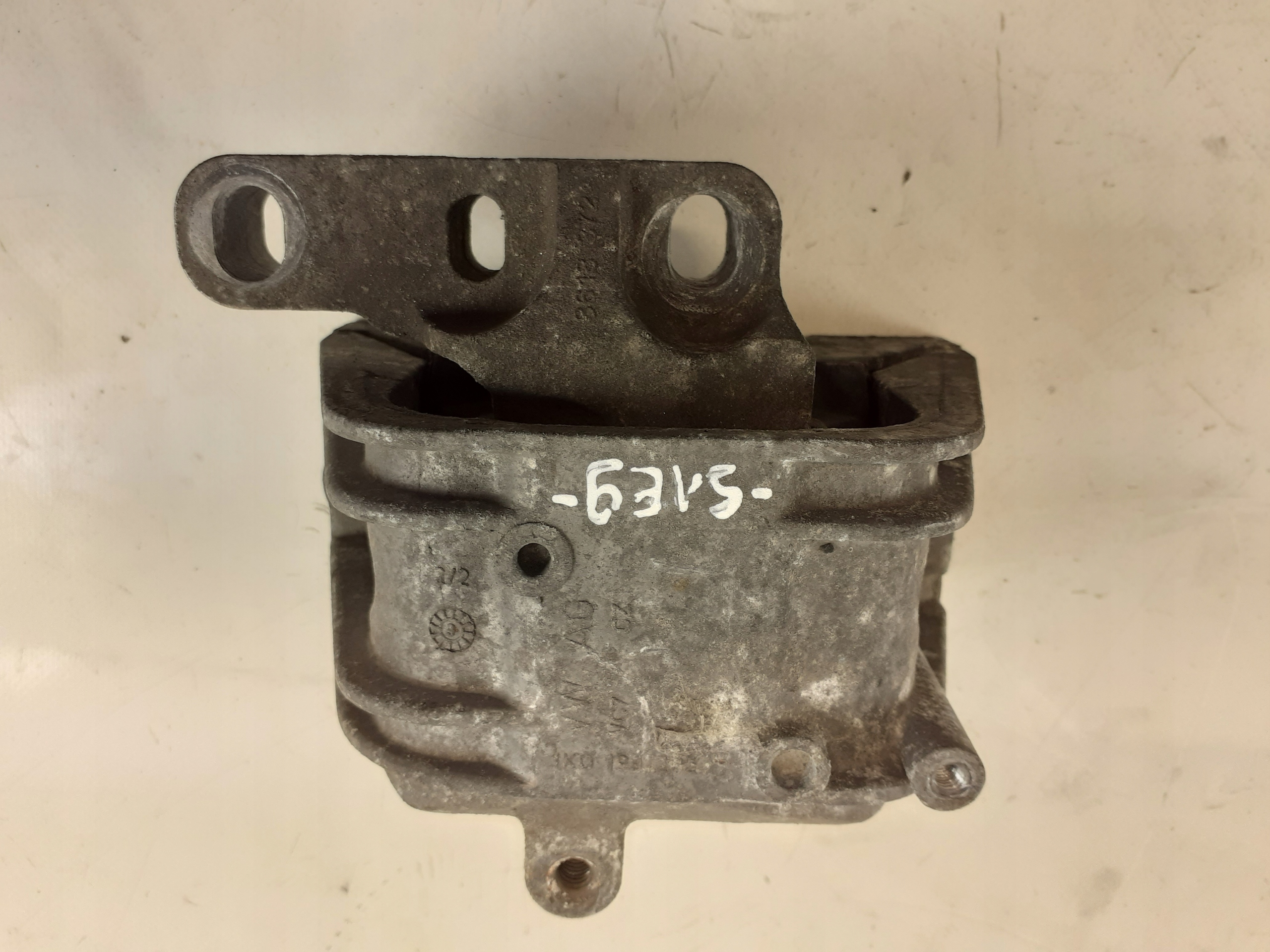 AUDI A3 8P 2.0 TDI engine mount