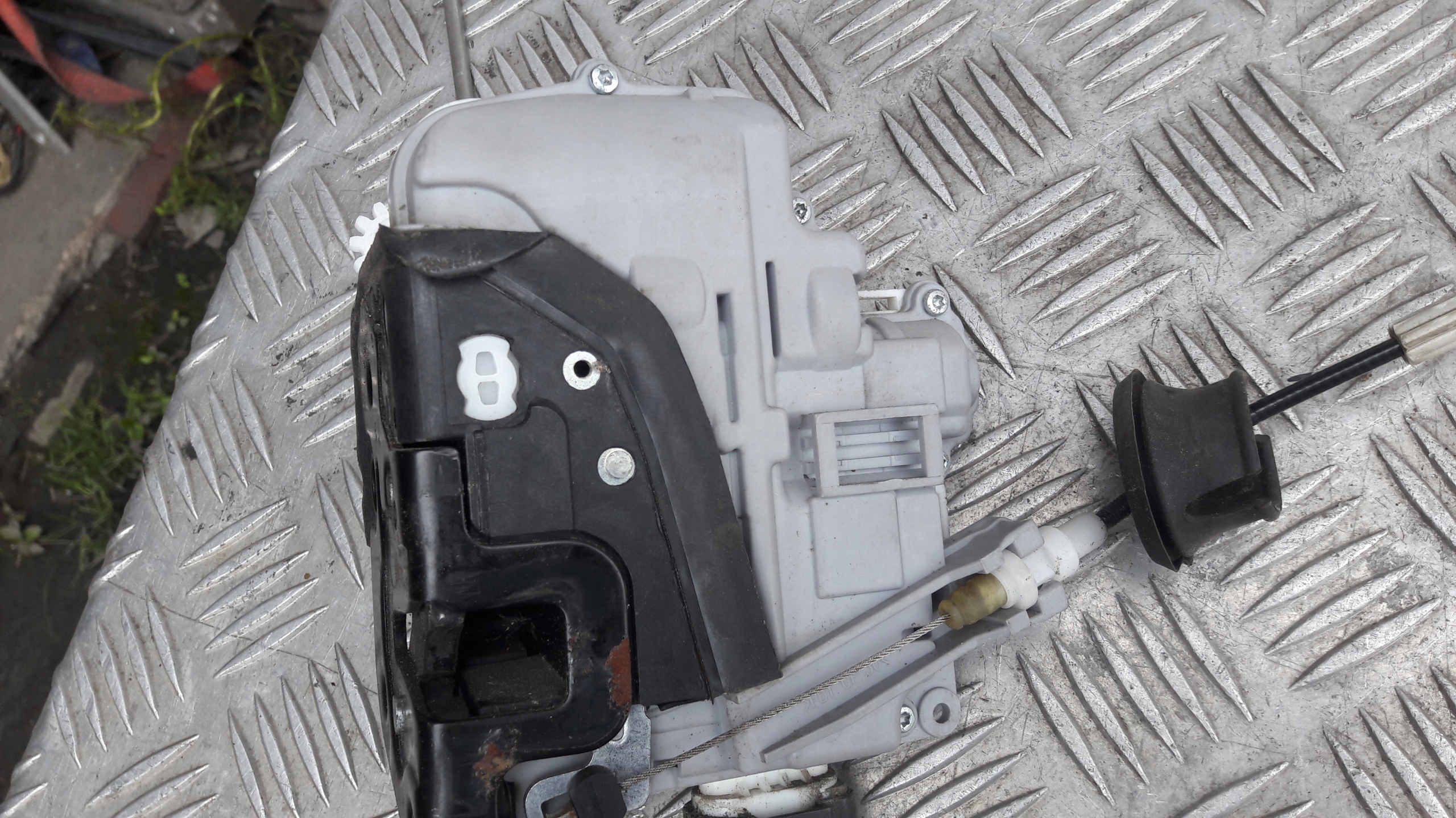 AUDI A6 C6 lock door left front