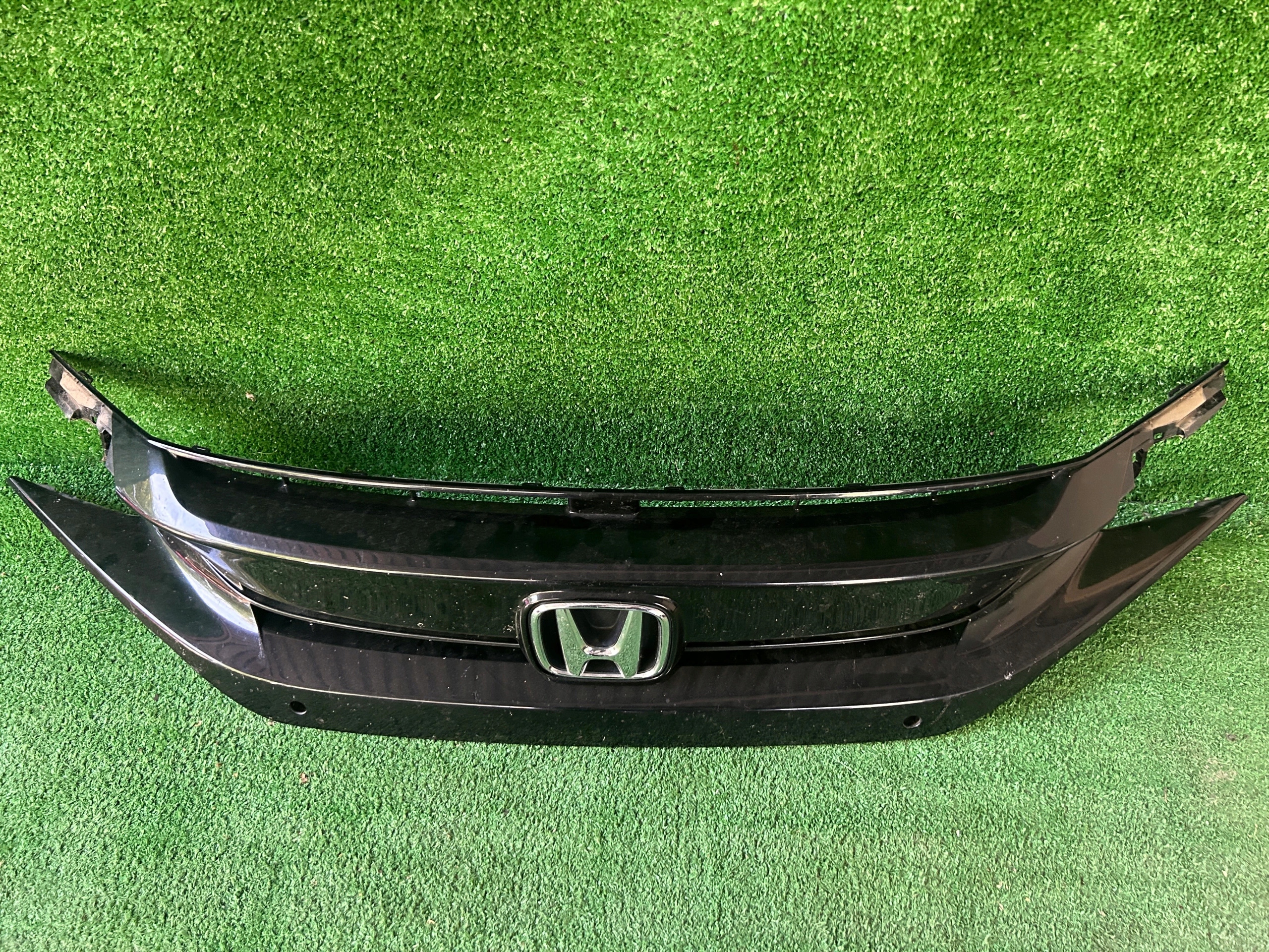 Honda Civic 10 X 17- grille front front 71121-TGG