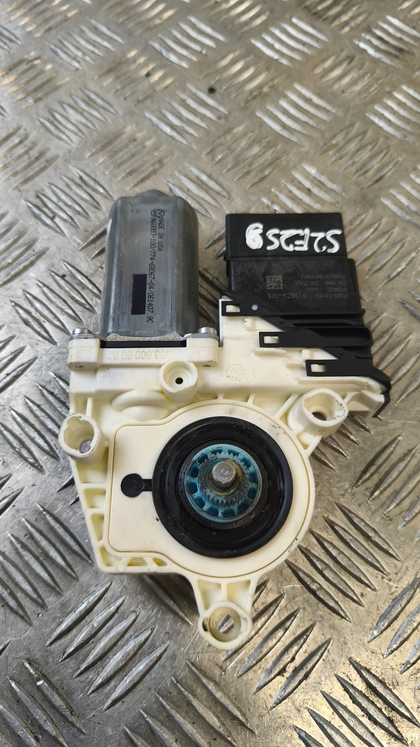 mini motor windows left rear part VW JETTA 2007r 1K5839401G