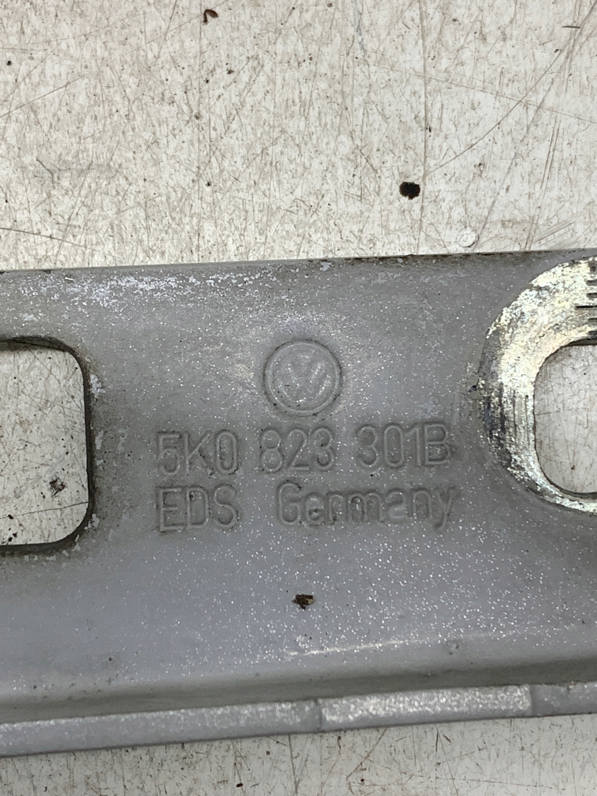 hinge bonnets left right 5K0823301B 5K0823302B VW GOLF VI KOMBI