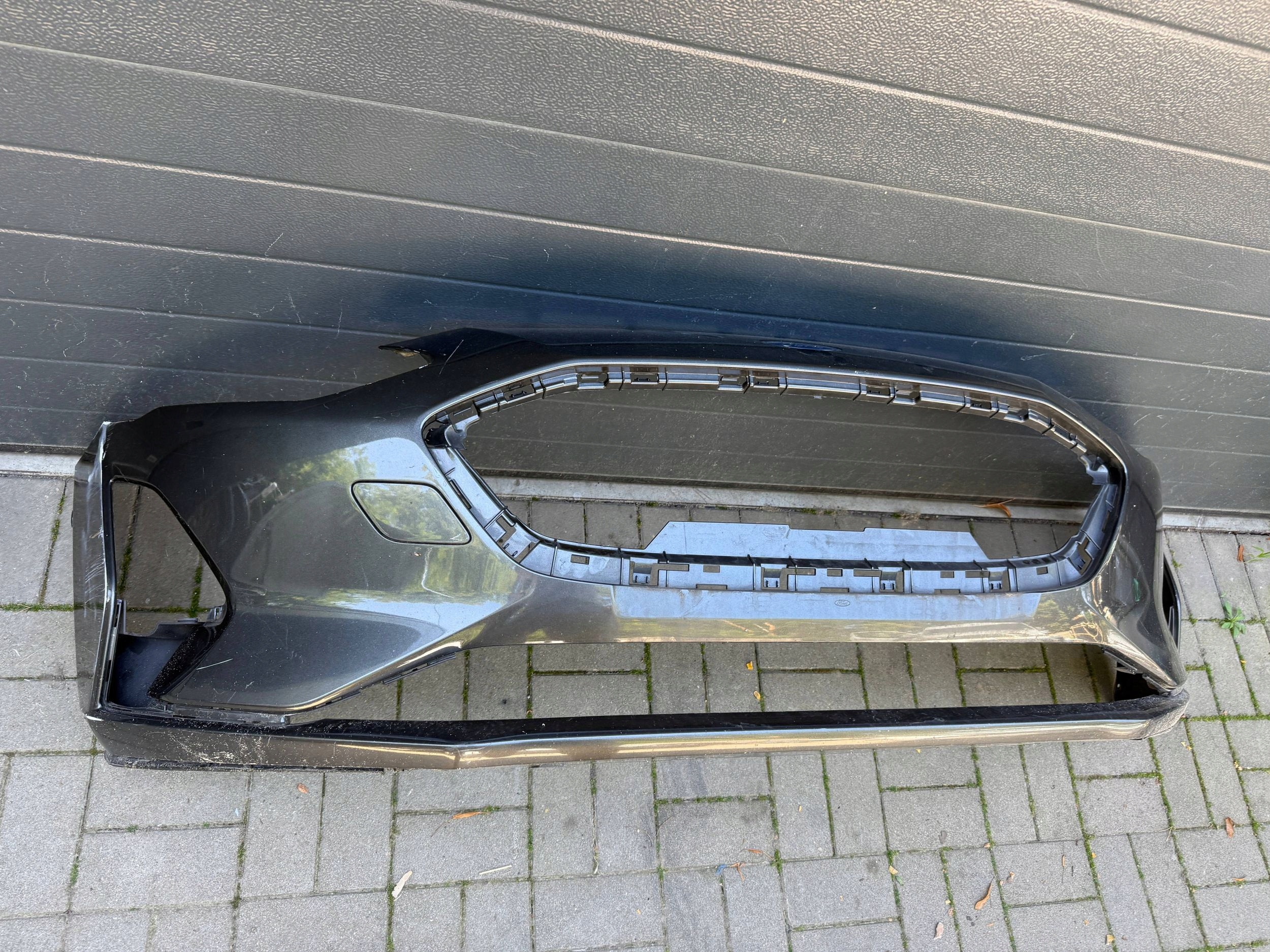 Ford Focus Mk4 17- nárazník předek přední bez PDC