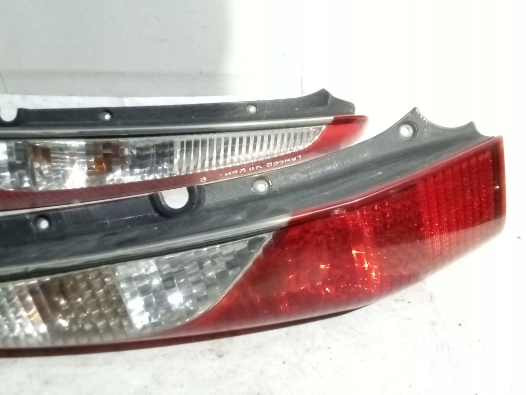 Mitsubishi Lancer VII 7 kombi lights rear. right and left