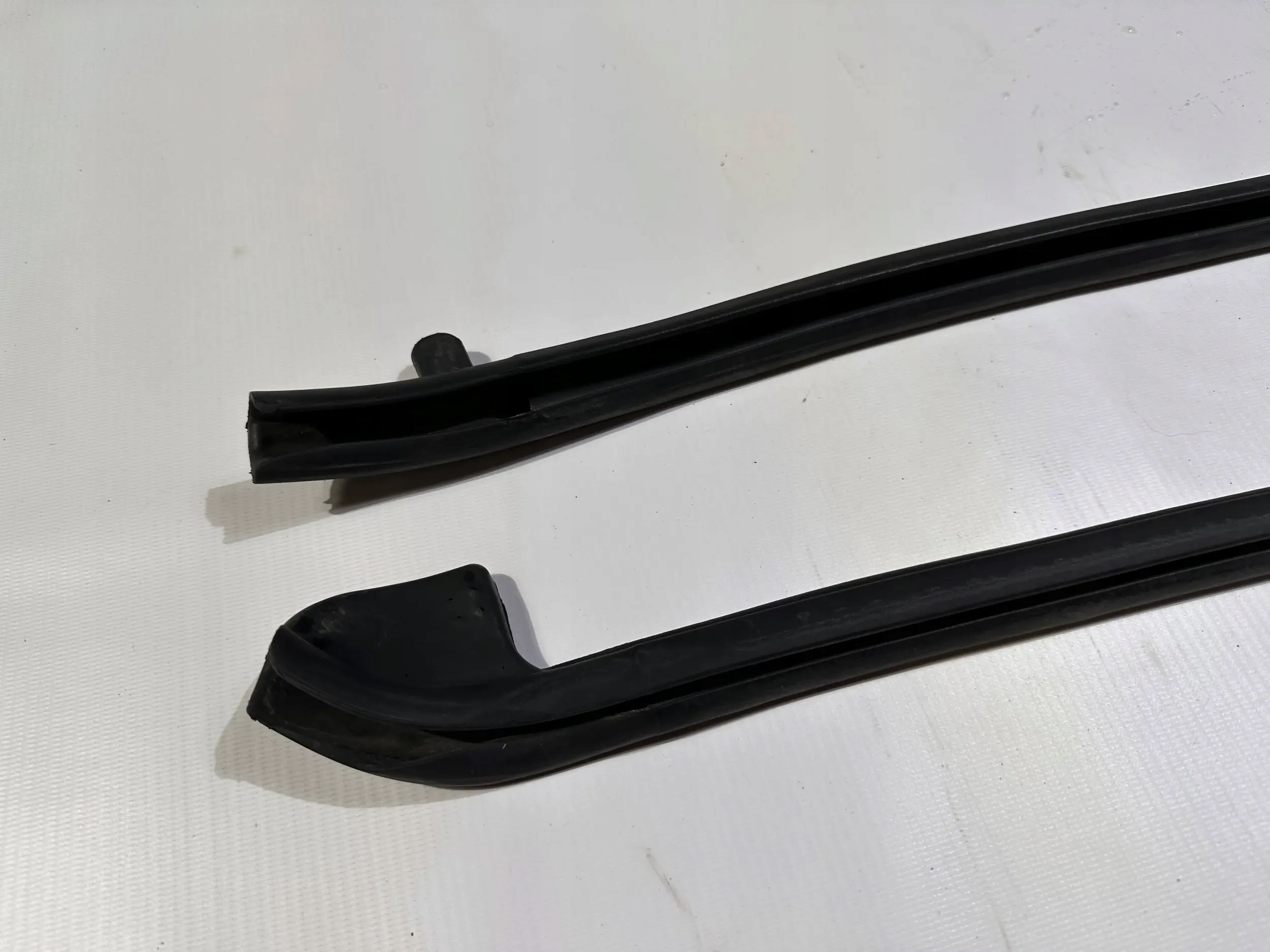 gasket uszczelki door right left Chrysler Pacifica 2016 - 2024