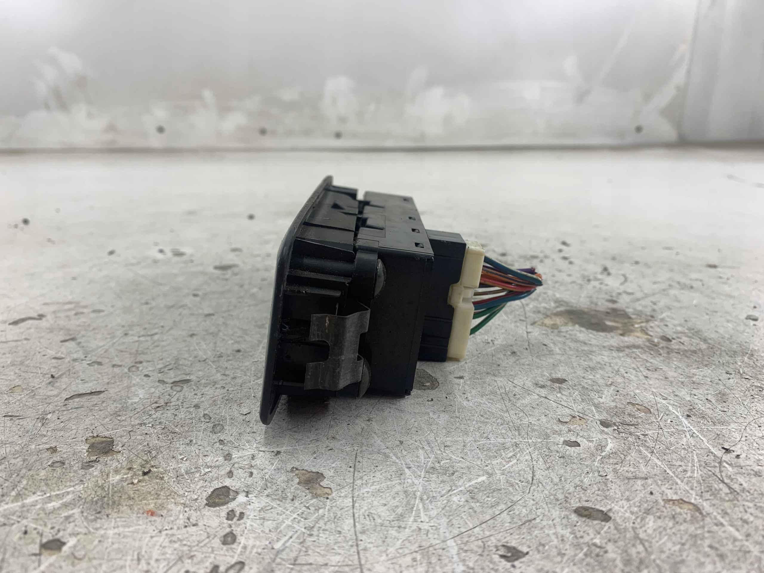 NISSAN PRIMERA P12 PANEL okna levý předek 25401AV640