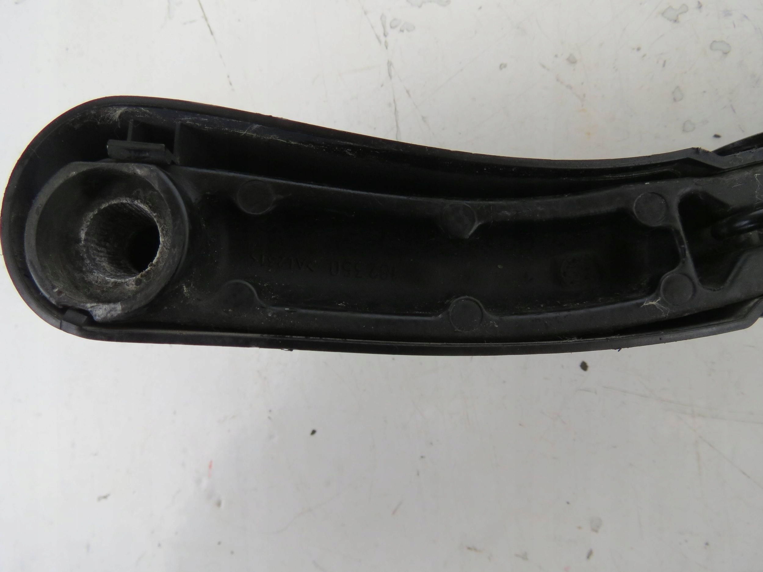 wiper arm right front VOLVO XC70 II AWD 2.4D 2000-2007r 30655615